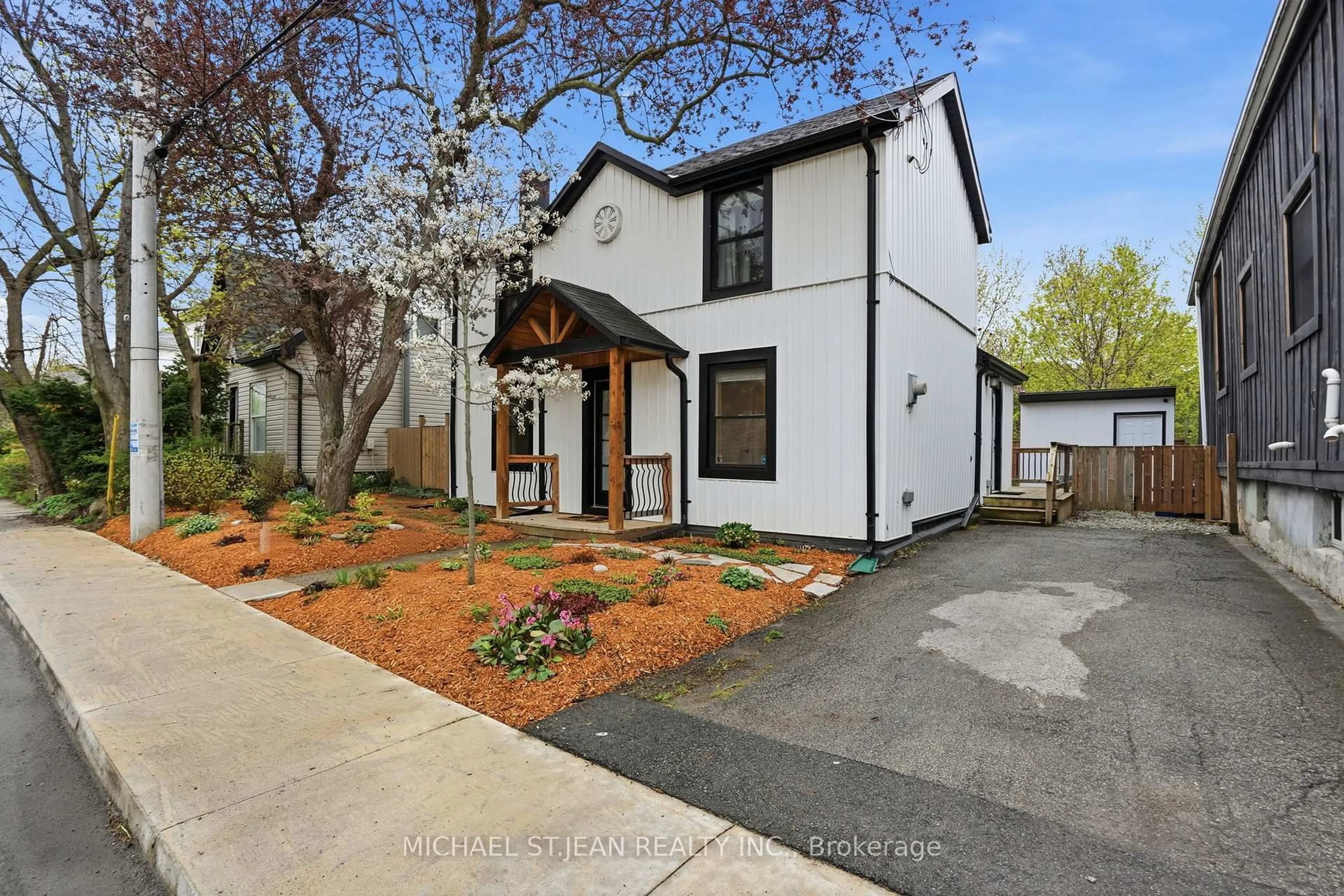 Unknown for 139 Canada St, Hamilton Ontario N8P 1P4