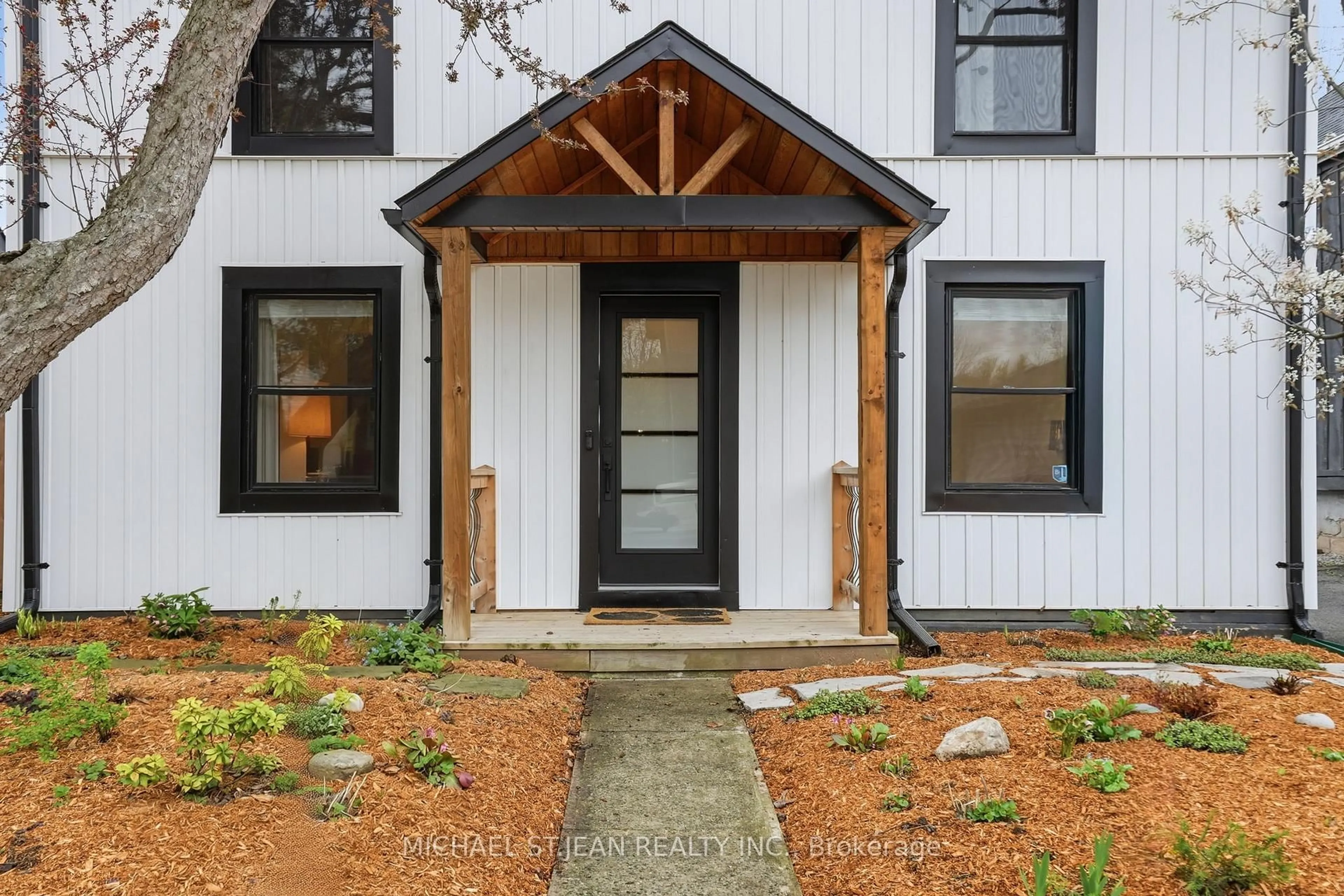 Unknown for 139 Canada St, Hamilton Ontario N8P 1P4