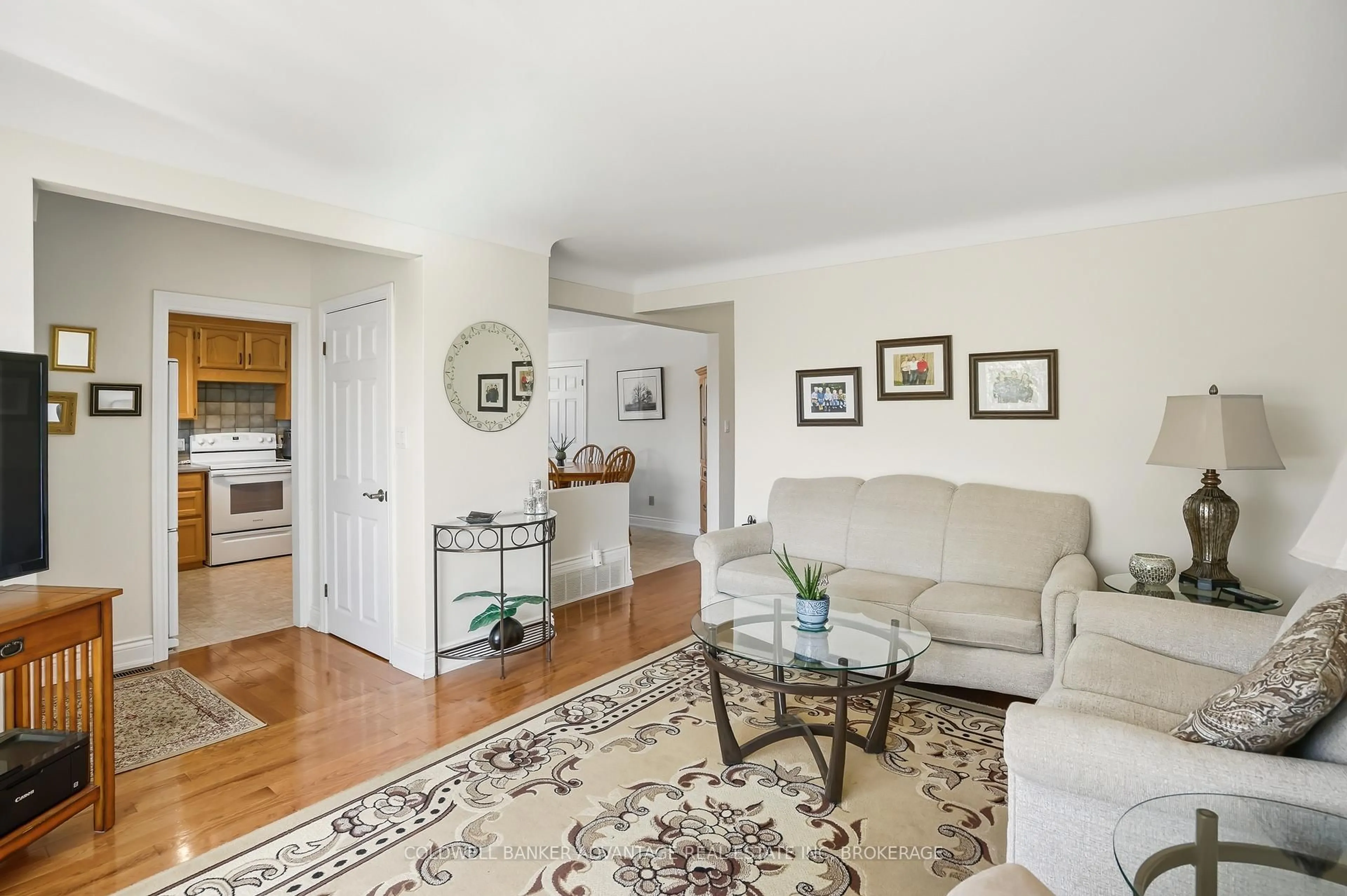 Living room with furniture, unknown for 11 Empress Ave, Welland Ontario L3B 1K6