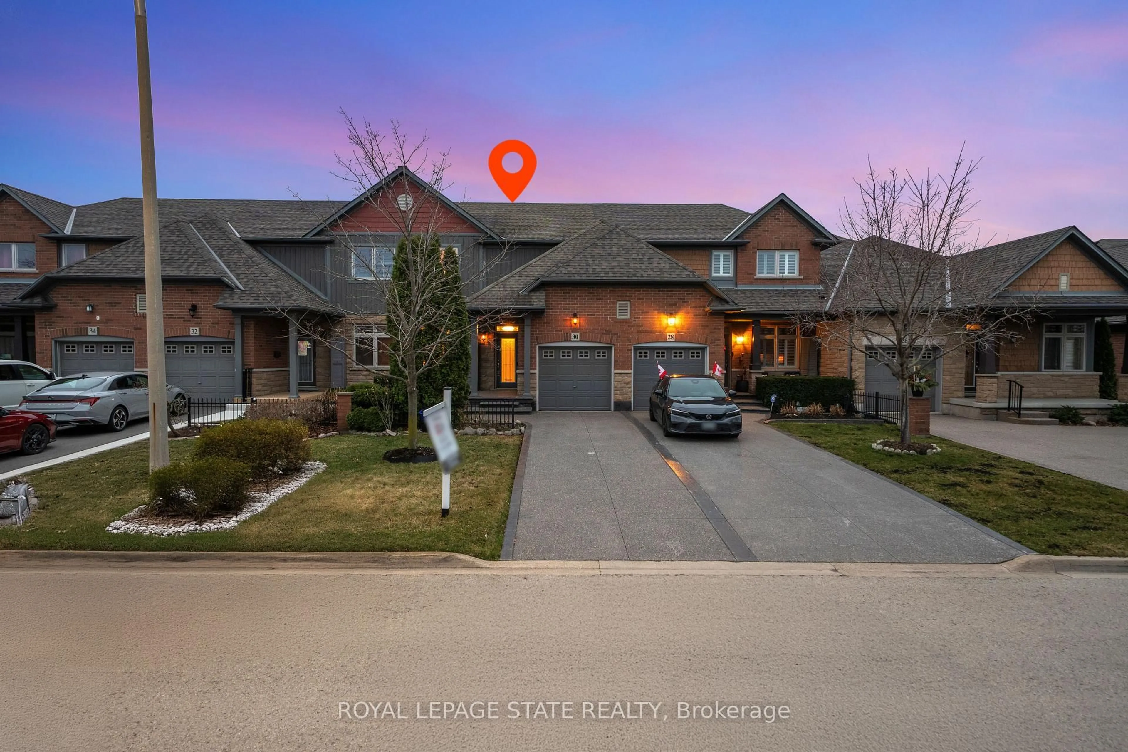 A pic from outside/outdoor area/front of a property/back of a property/a pic from drone, street for 30 Conrad Pl, Grimsby Ontario L3M 5S5