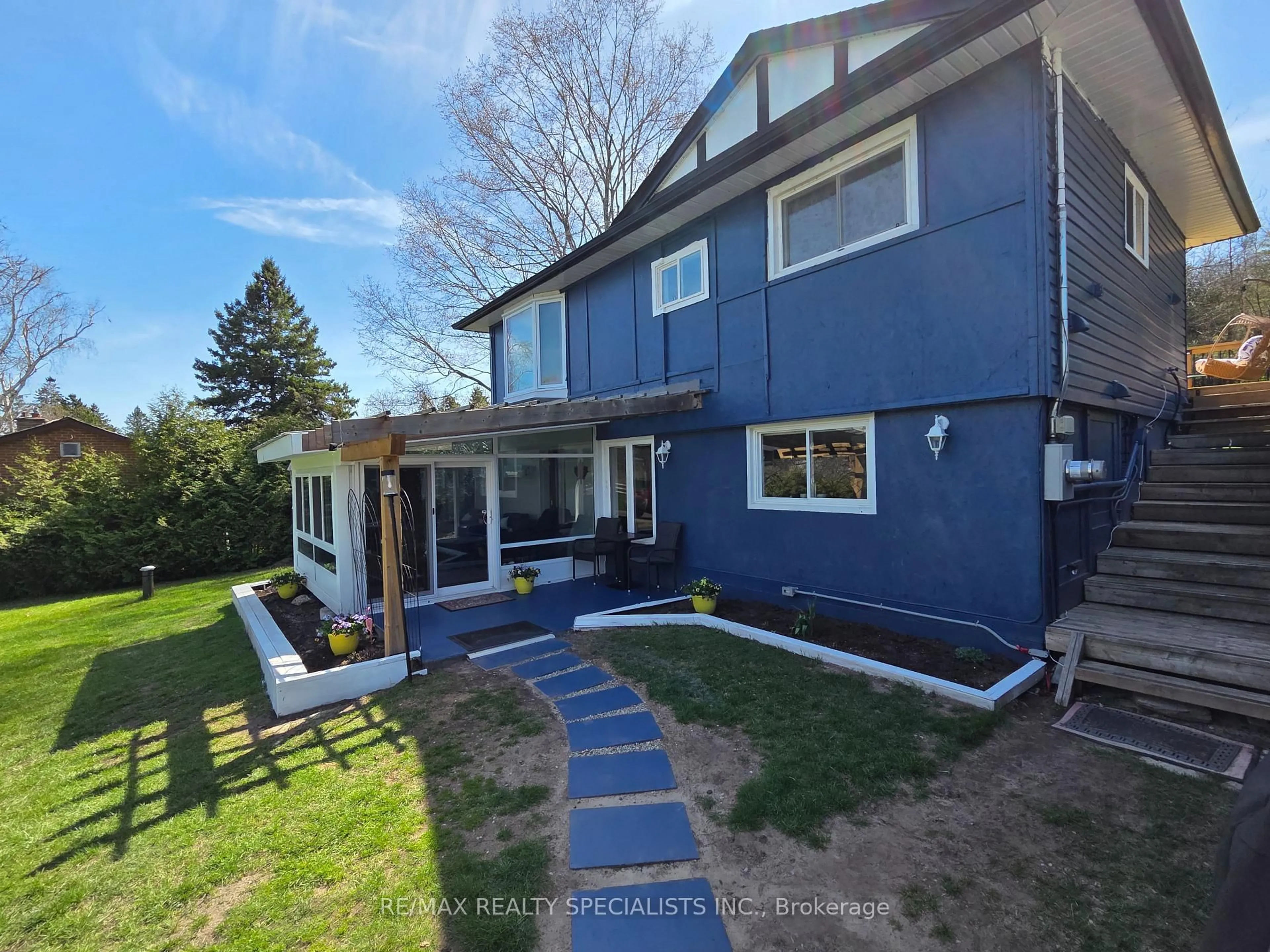 A pic from outside/outdoor area/front of a property/back of a property/a pic from drone, street for 112 Indian Rd, Asphodel-Norwood Ontario K0L 1Y0