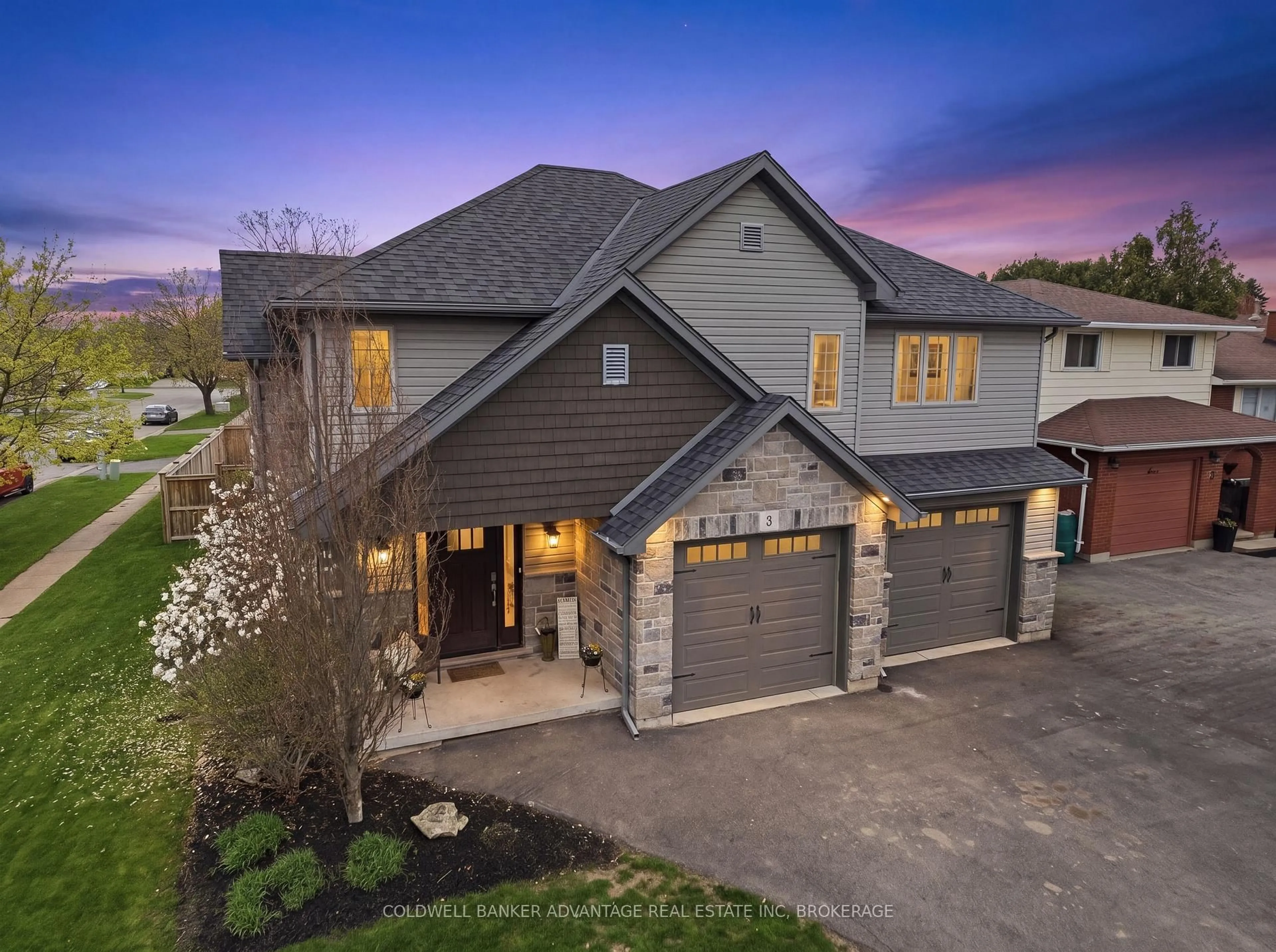 Home with brick exterior material, street for 3 Ascot Crt, Welland Ontario L3C 6K7