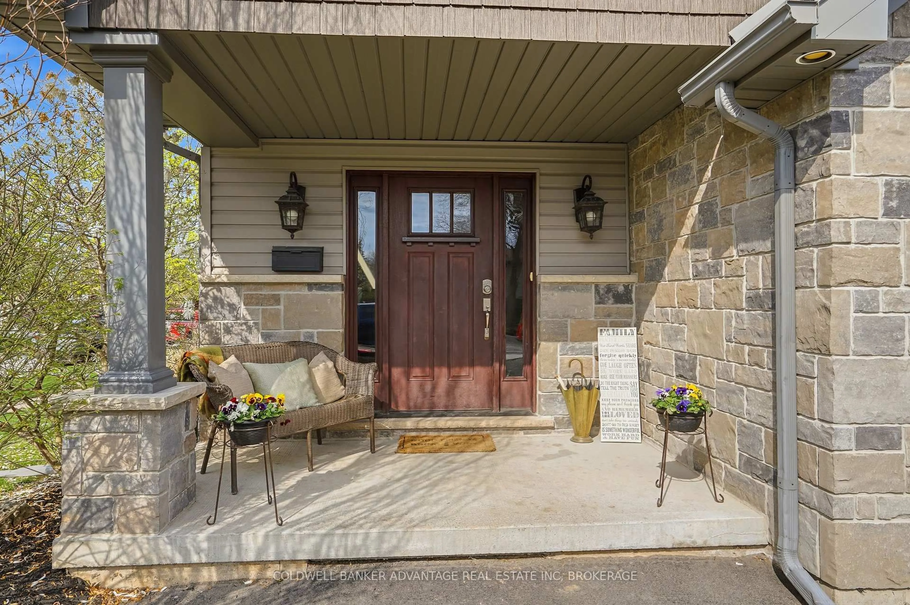 Indoor entryway for 3 Ascot Crt, Welland Ontario L3C 6K7