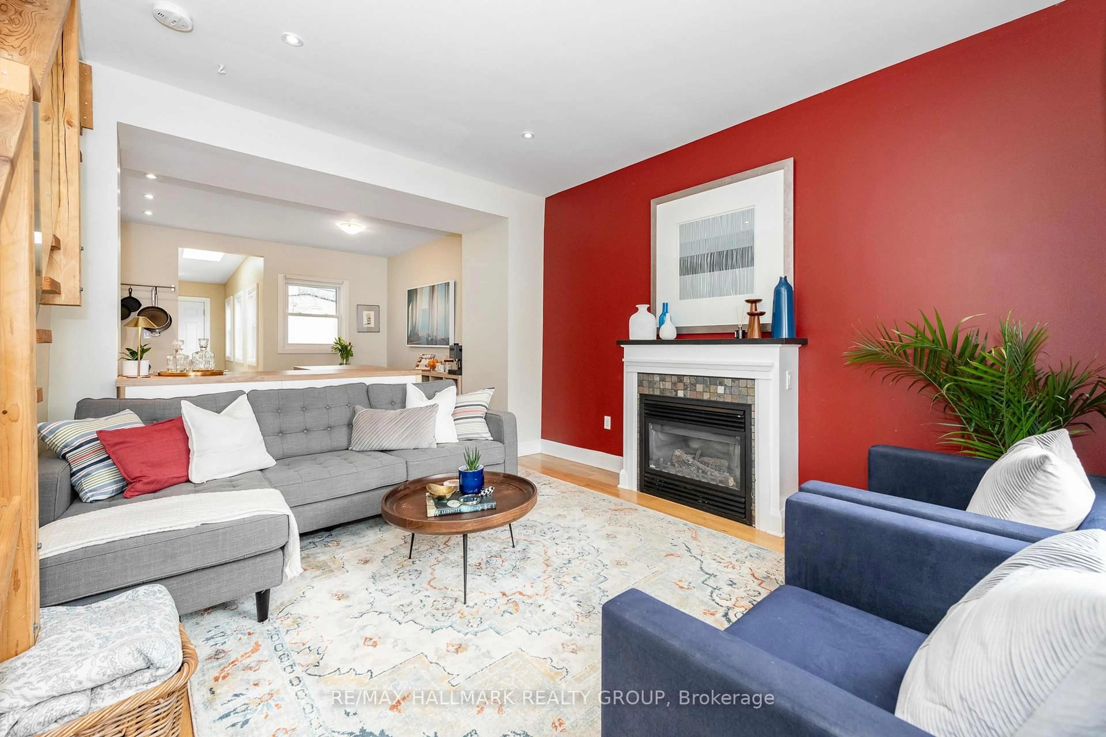 Living room with furniture, unknown for 180 Cambridge St, Ottawa Ontario K1R 7A9