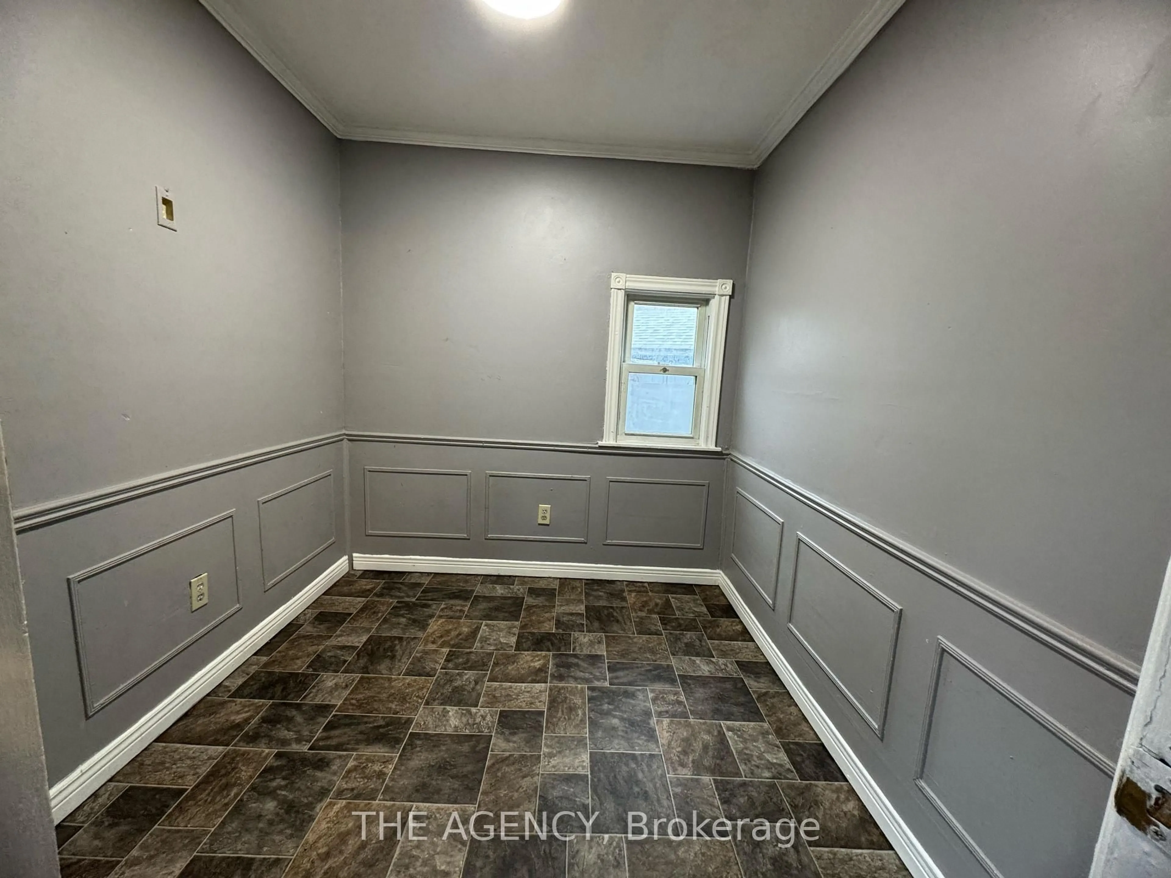 A pic of a room for 475 Algonquin Ave, North Bay Ontario P1B 4W6