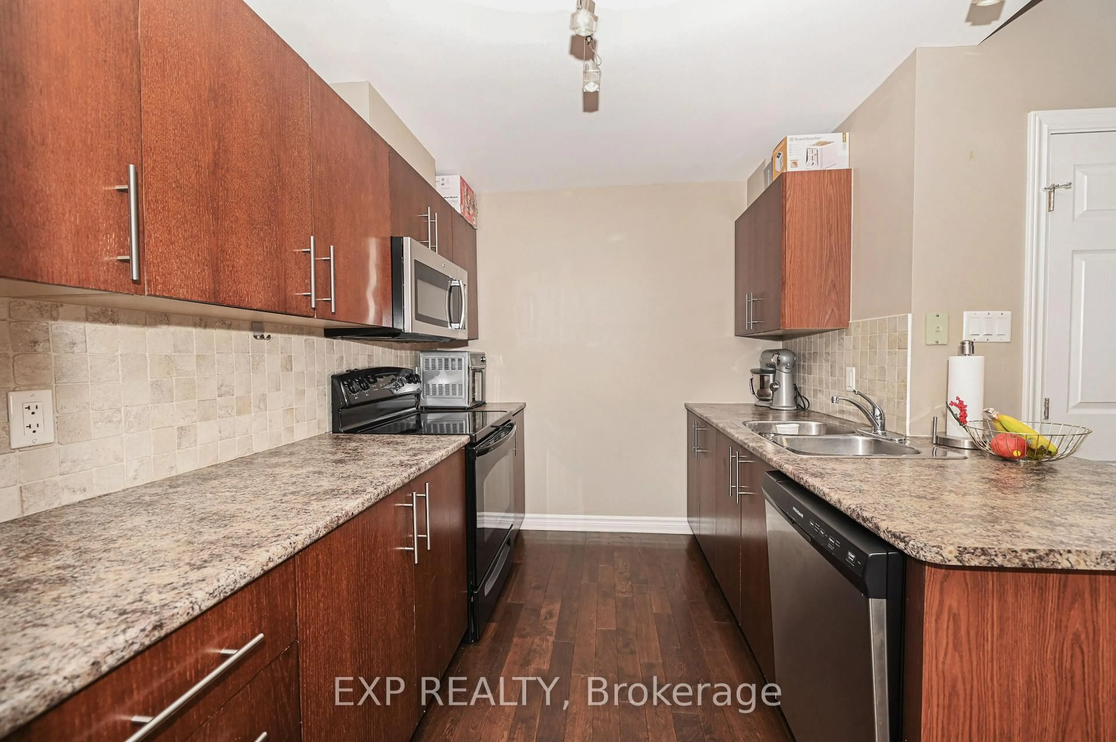 Standard kitchen, unknown for 1113 STITTSVILLE MAIN St #G, Stittsville Ontario K2S 0C8