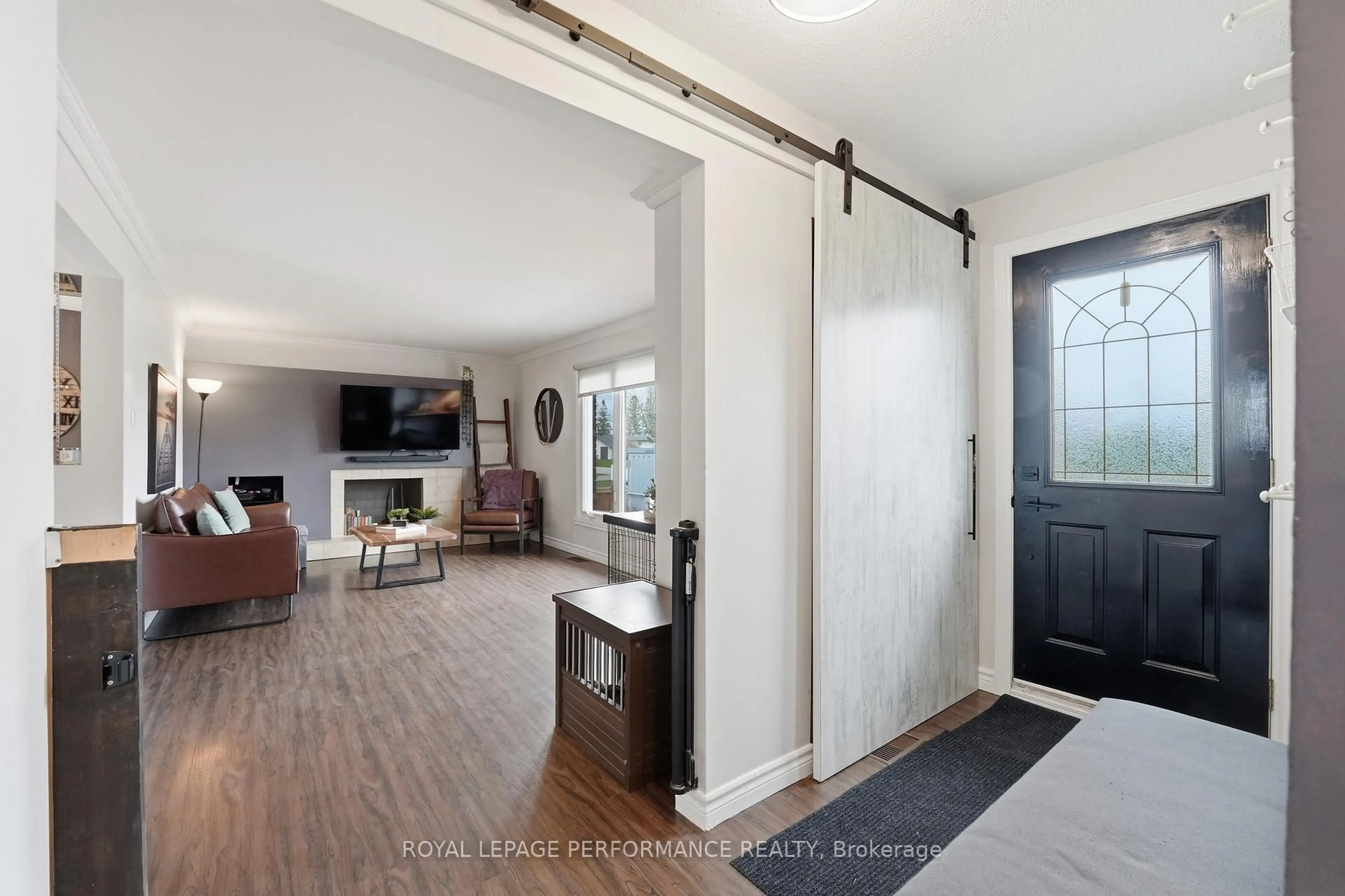 Indoor entryway for 3071 Young St, Clarence-Rockland Ontario K0A 2A0