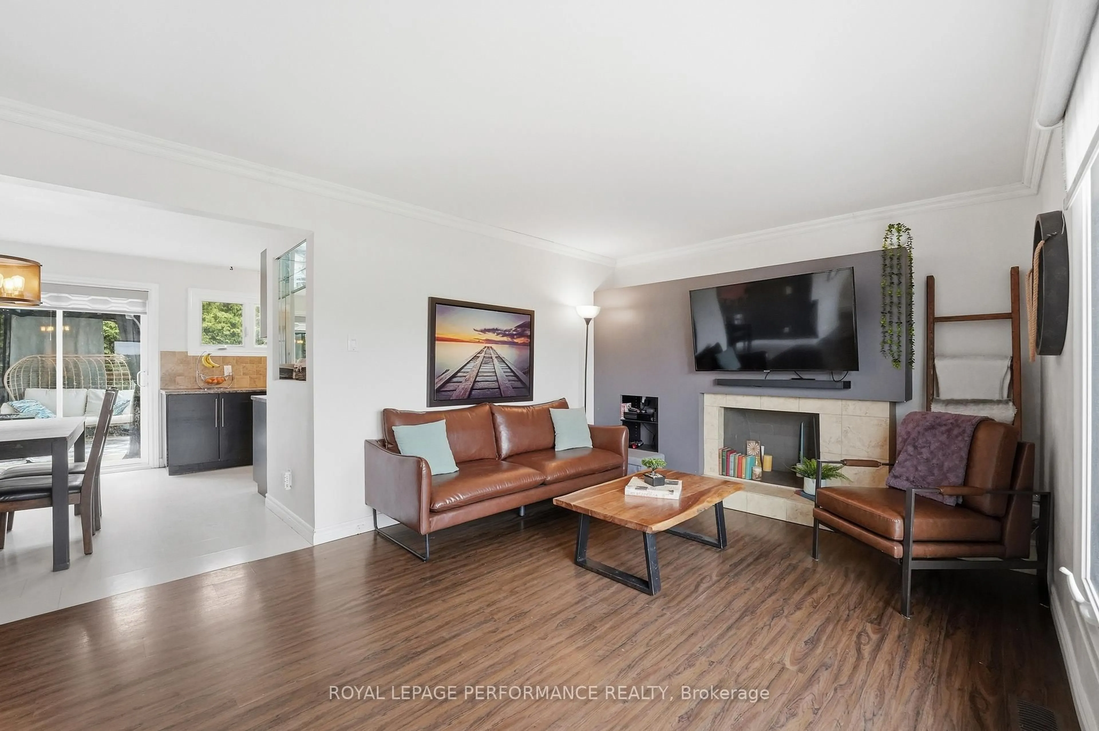 Living room with furniture, wood/laminate floor for 3071 Young St, Clarence-Rockland Ontario K0A 2A0
