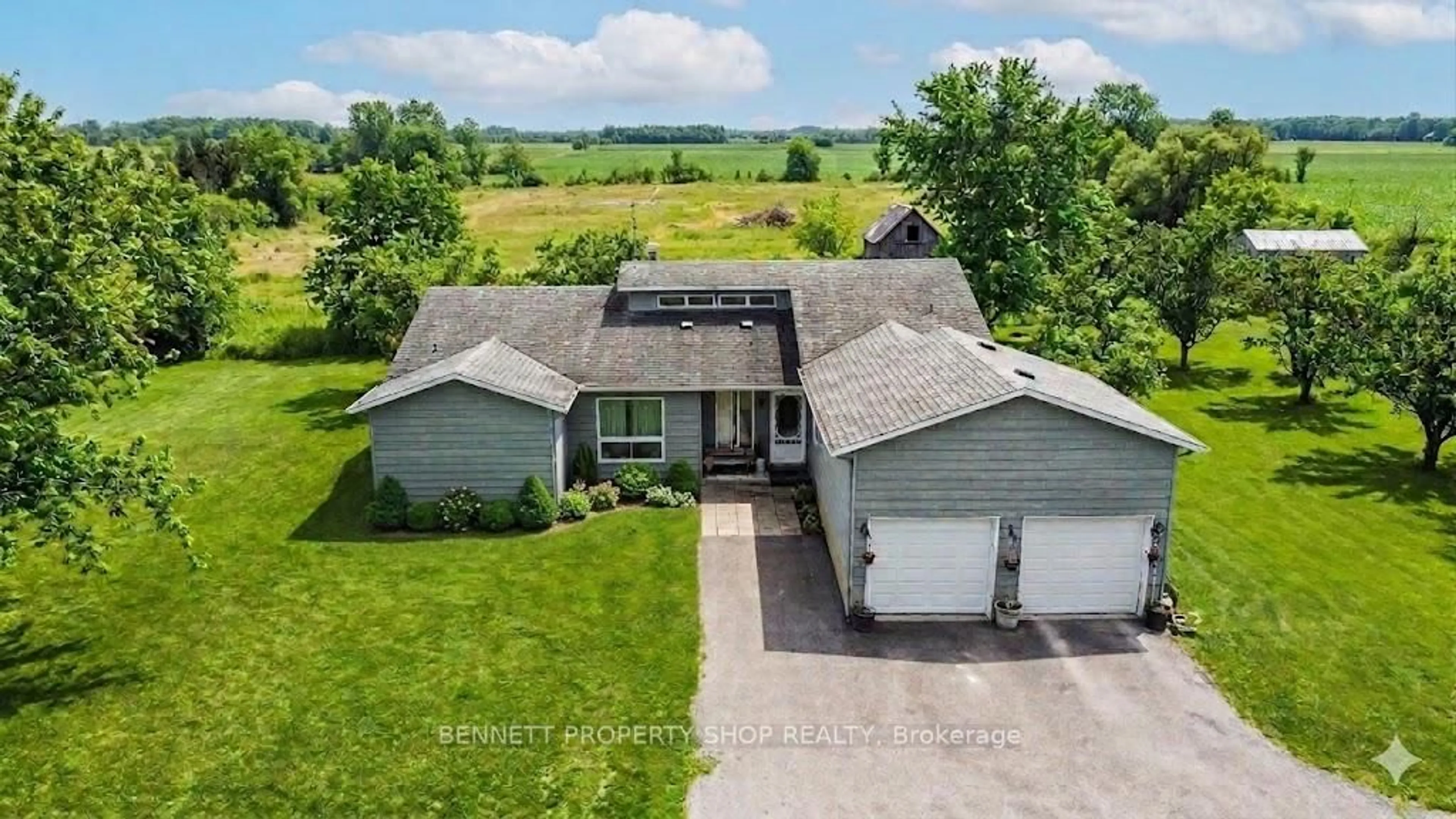 A pic from outside/outdoor area/front of a property/back of a property/a pic from drone, unknown for 3490 Larmours Rd, Sarsfield Ontario K0A 3E0