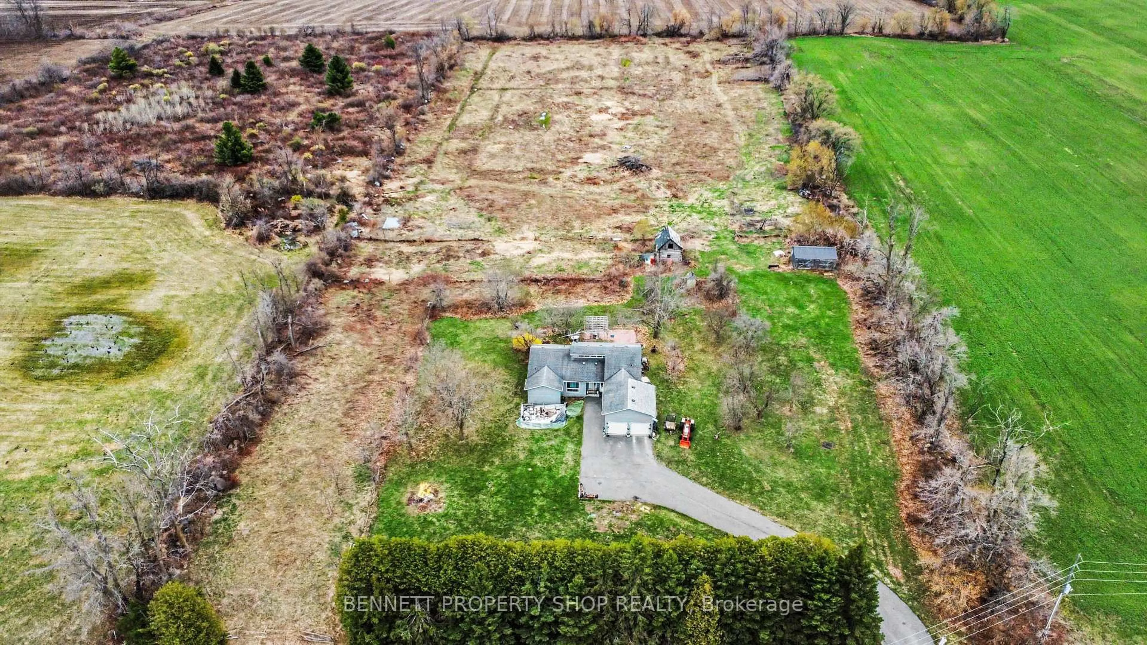 A pic from outside/outdoor area/front of a property/back of a property/a pic from drone, building for 3490 Larmours Rd, Sarsfield Ontario K0A 3E0