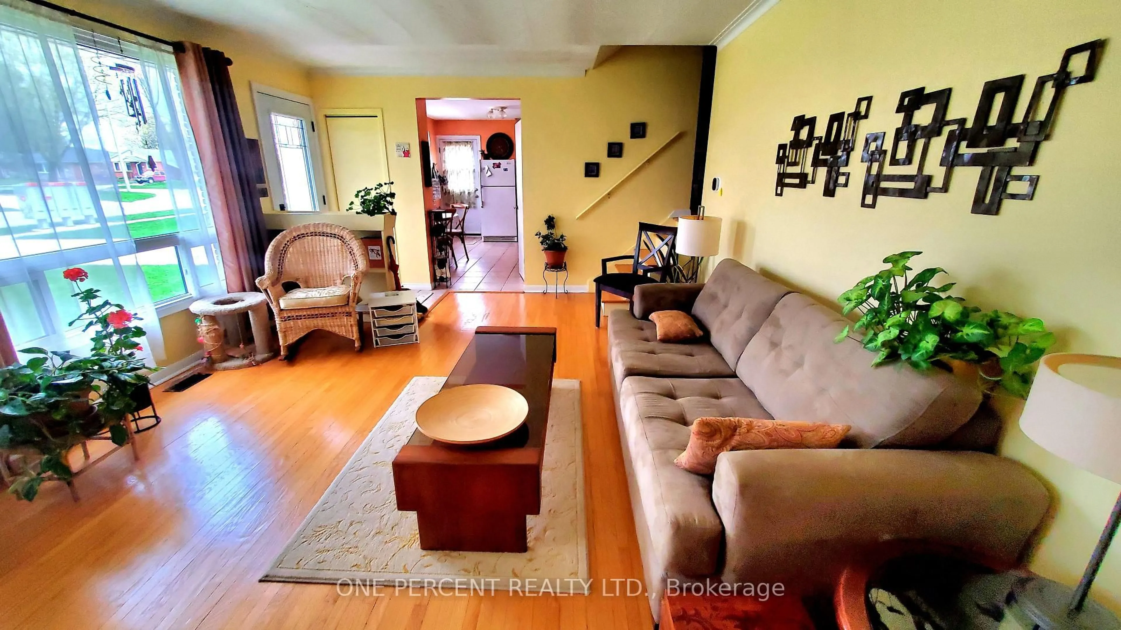 Living room with furniture, wood/laminate floor for 164 Redford Cres, Stratford Ontario N5A 1P2