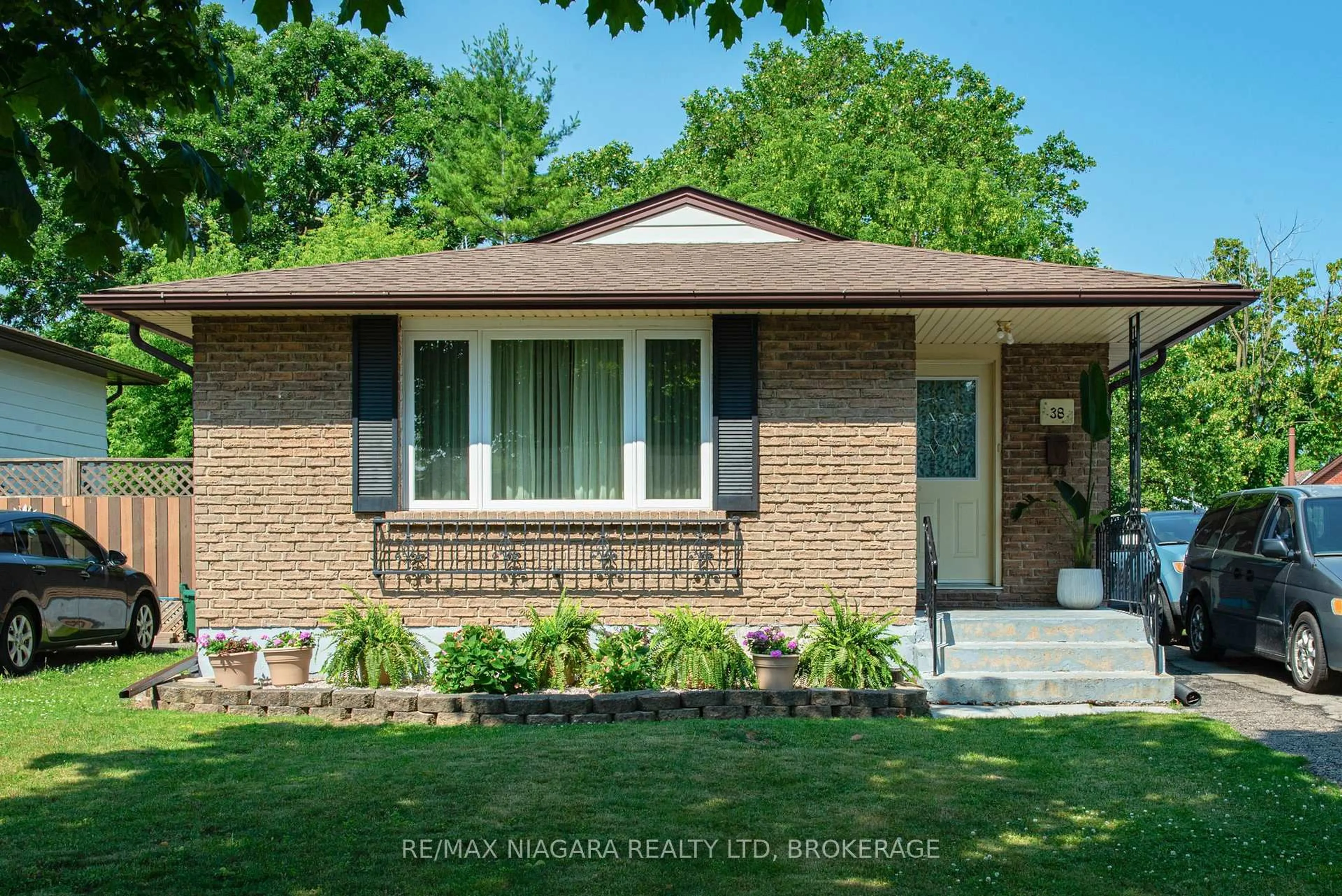 Home with brick exterior material, street for 38 Roehampton Dr, St. Catharines Ontario L2M 7K7