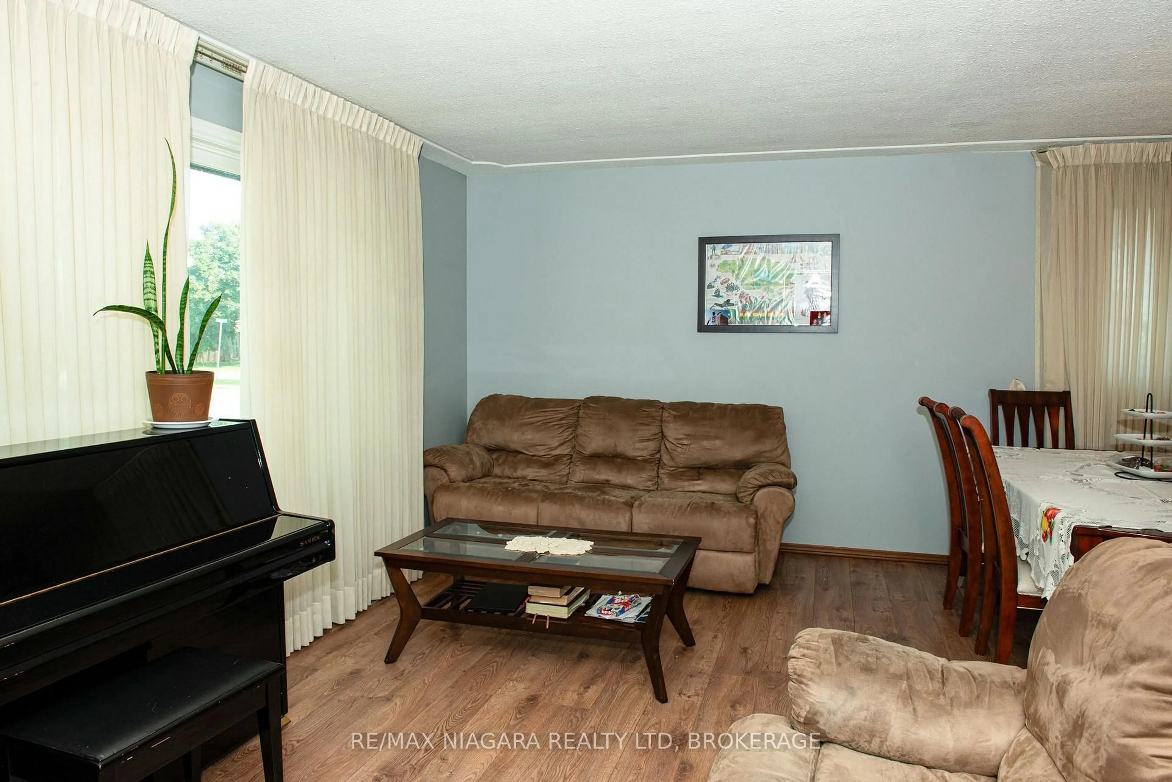 Living room with furniture, wood/laminate floor for 38 Roehampton Dr, St. Catharines Ontario L2M 7K7