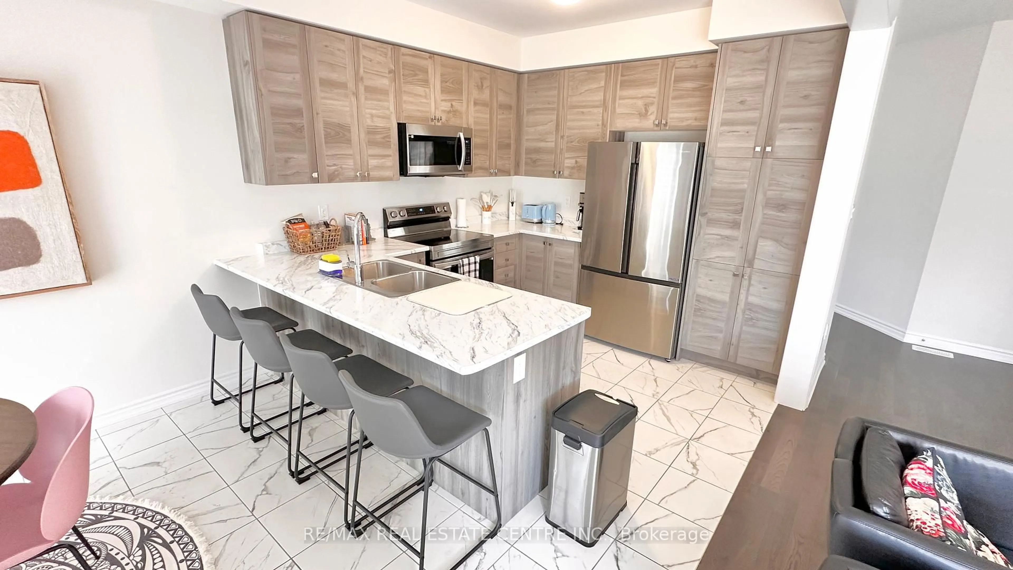 Open concept kitchen, ceramic/tile floor for 15 Charm Pl, Thorold Ontario L2V 0K2