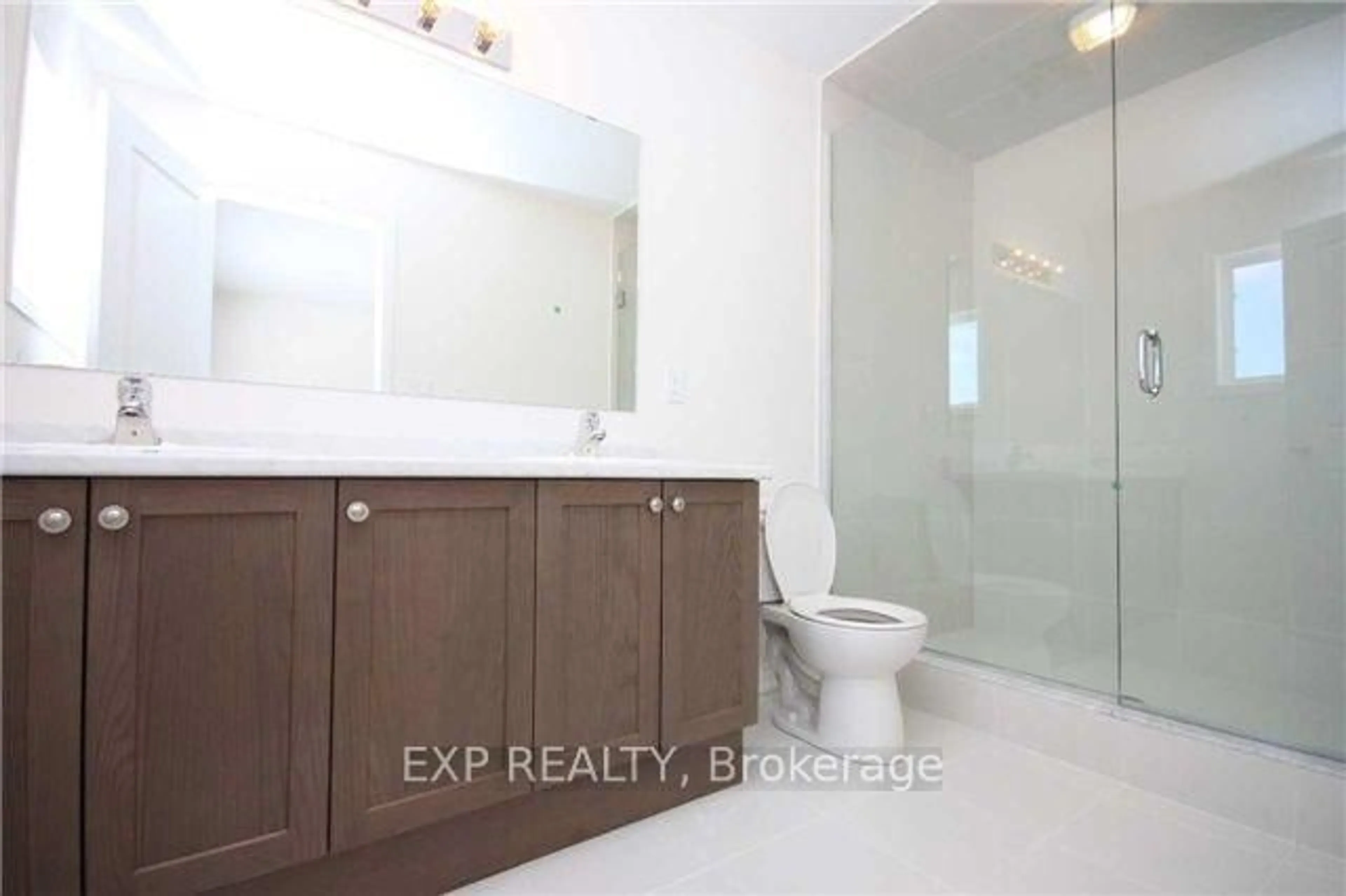 Standard bathroom, ceramic/tile floor for 238 Lormont Blvd, Hamilton Ontario L8J 0K2