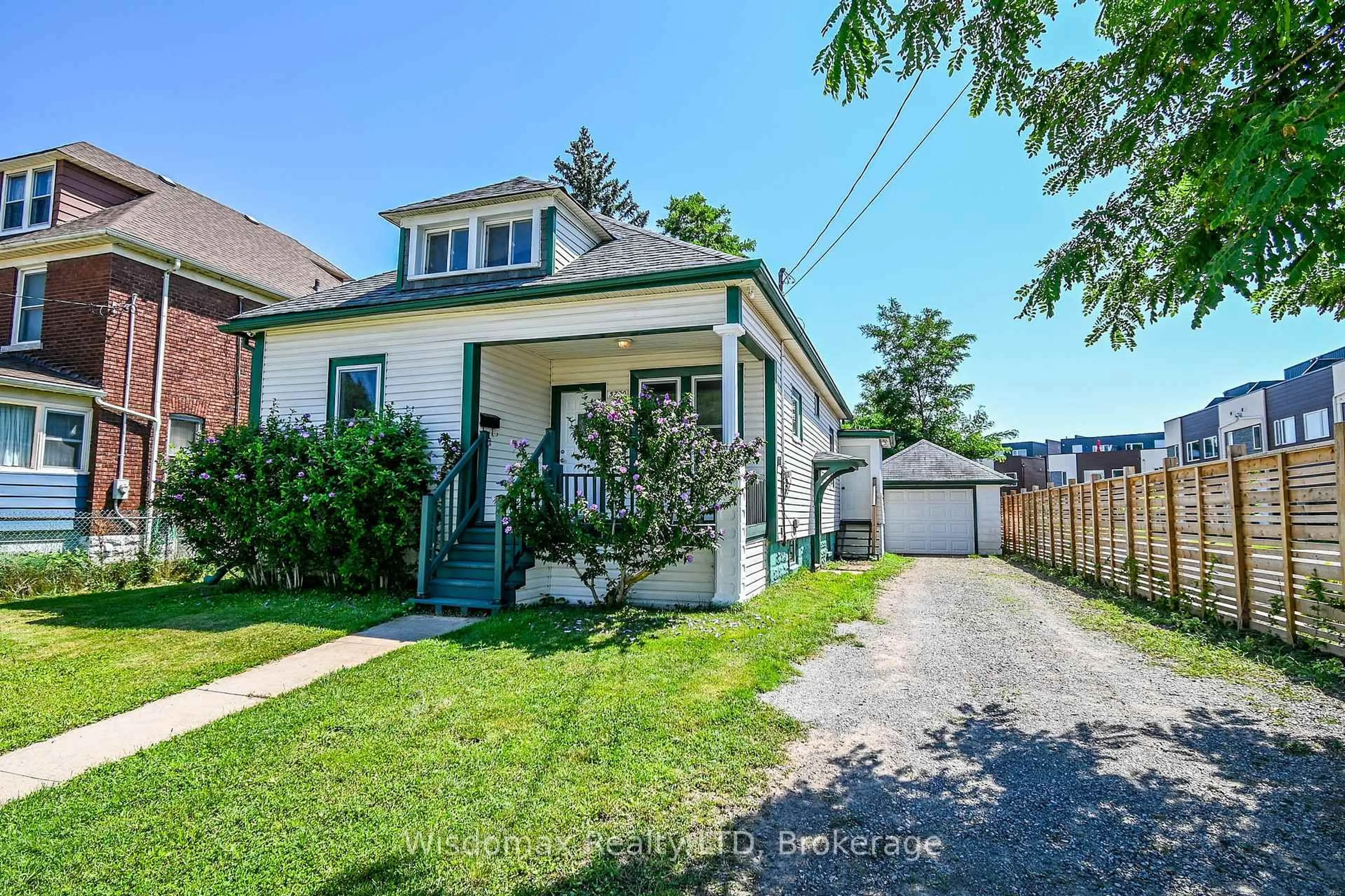 A pic from outside/outdoor area/front of a property/back of a property/a pic from drone, street for 5790 ROBINSON St, Niagara Falls Ontario L2G 2B2