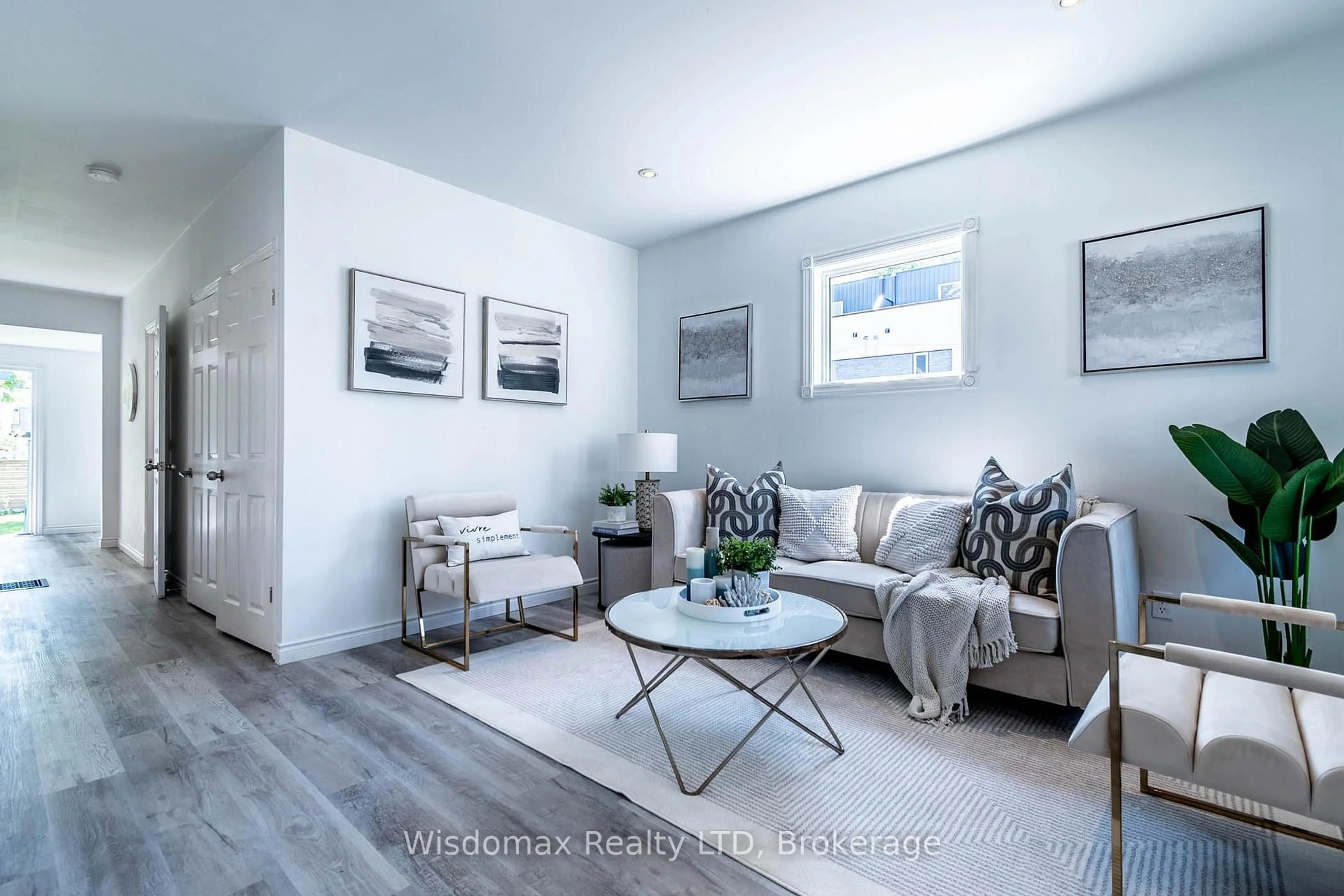 Living room with furniture, unknown for 5790 ROBINSON St, Niagara Falls Ontario L2G 2B2