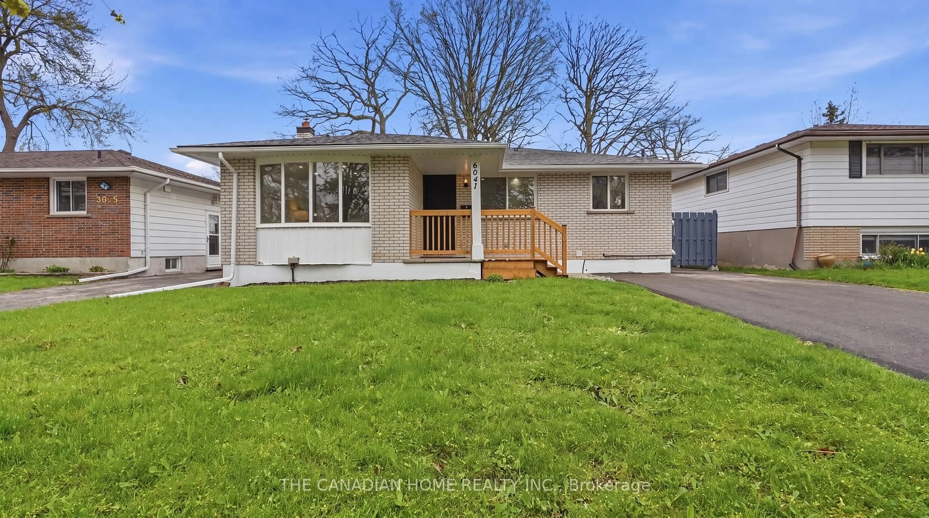 Home with vinyl exterior material, street for 6041 Cadham St, Niagara Falls Ontario L2G 3A2