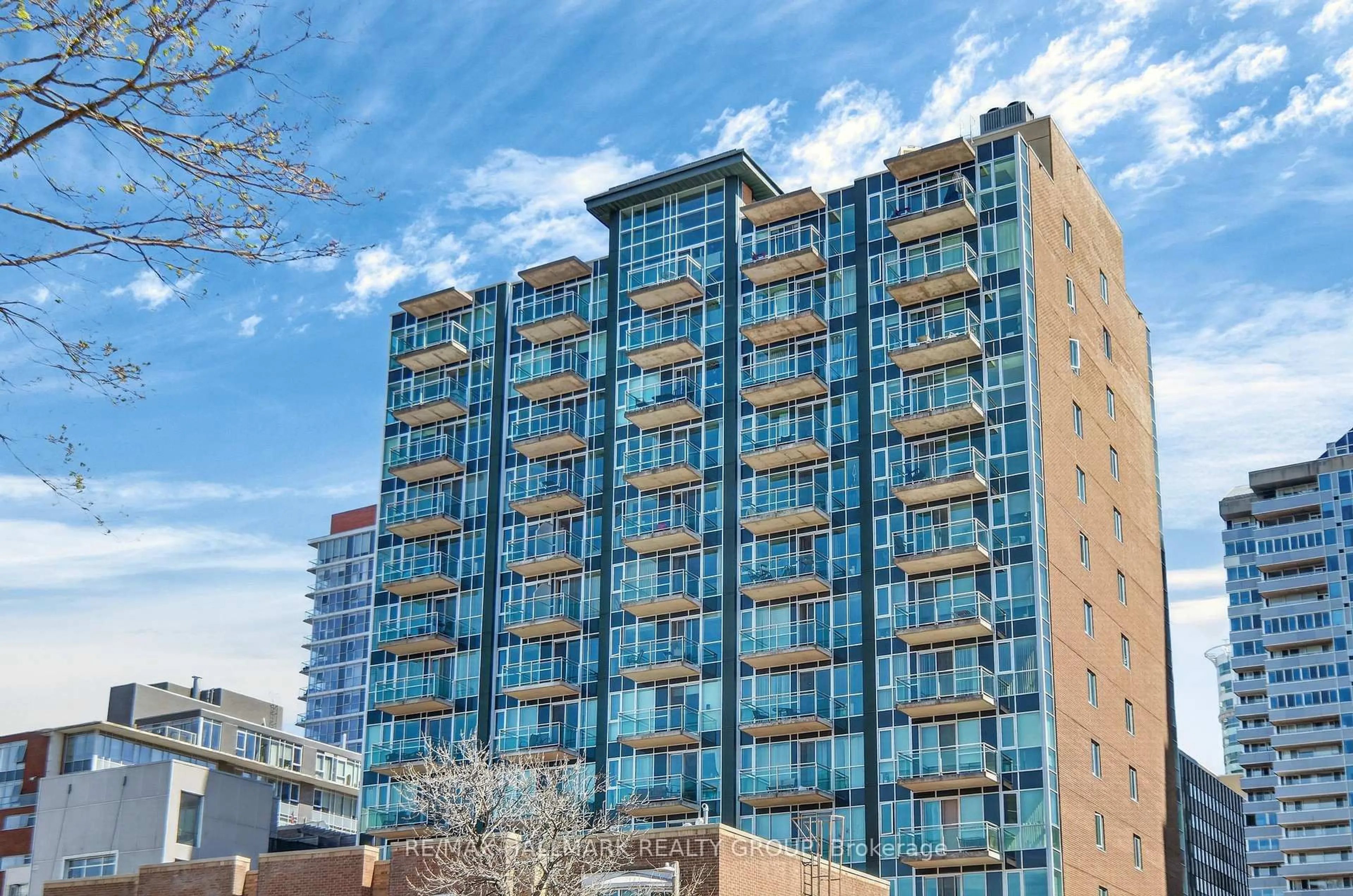 Patio, building for 134 York St #1401, Ottawa Ontario K1N 1K8