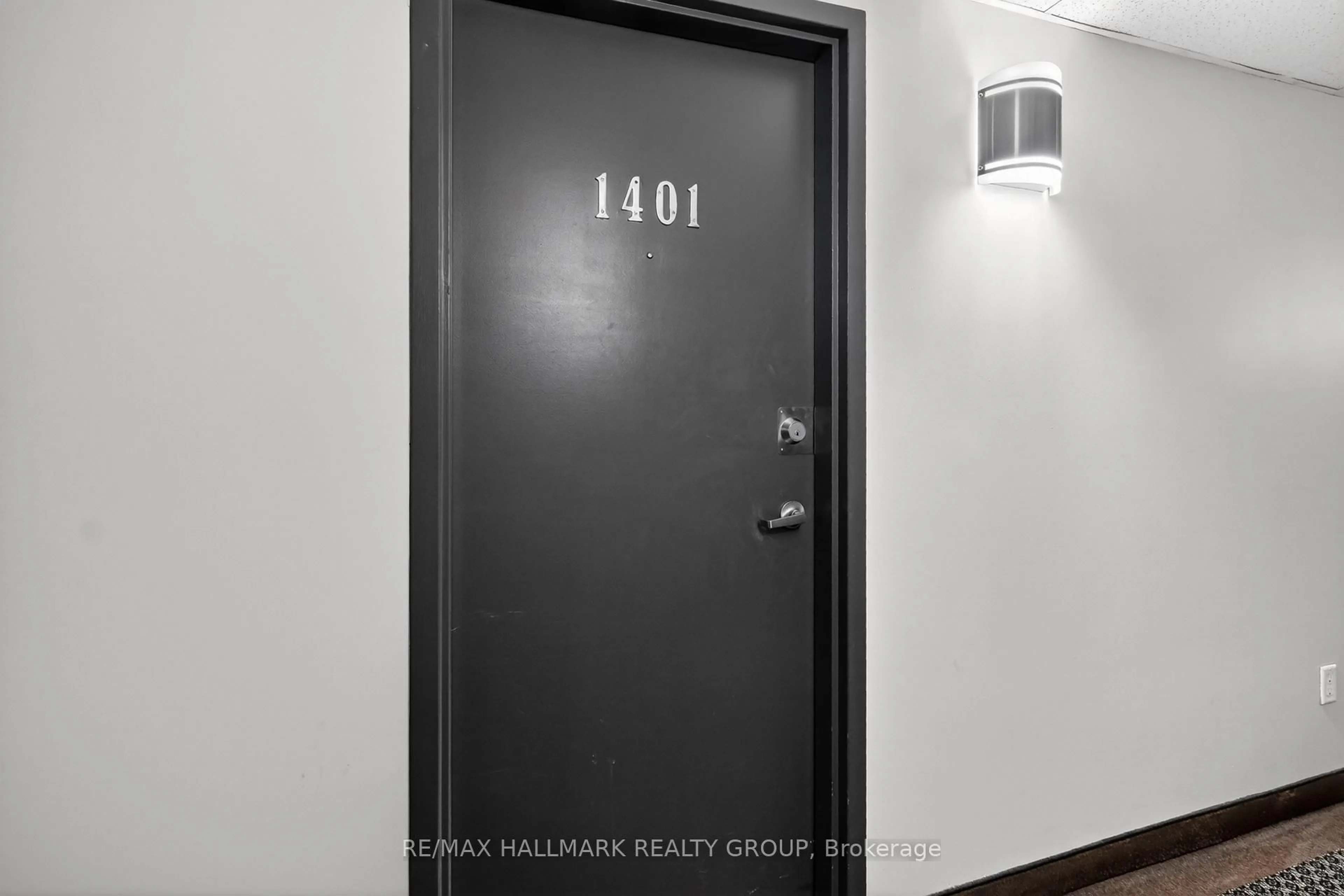 Indoor entryway for 134 York St #1401, Ottawa Ontario K1N 1K8