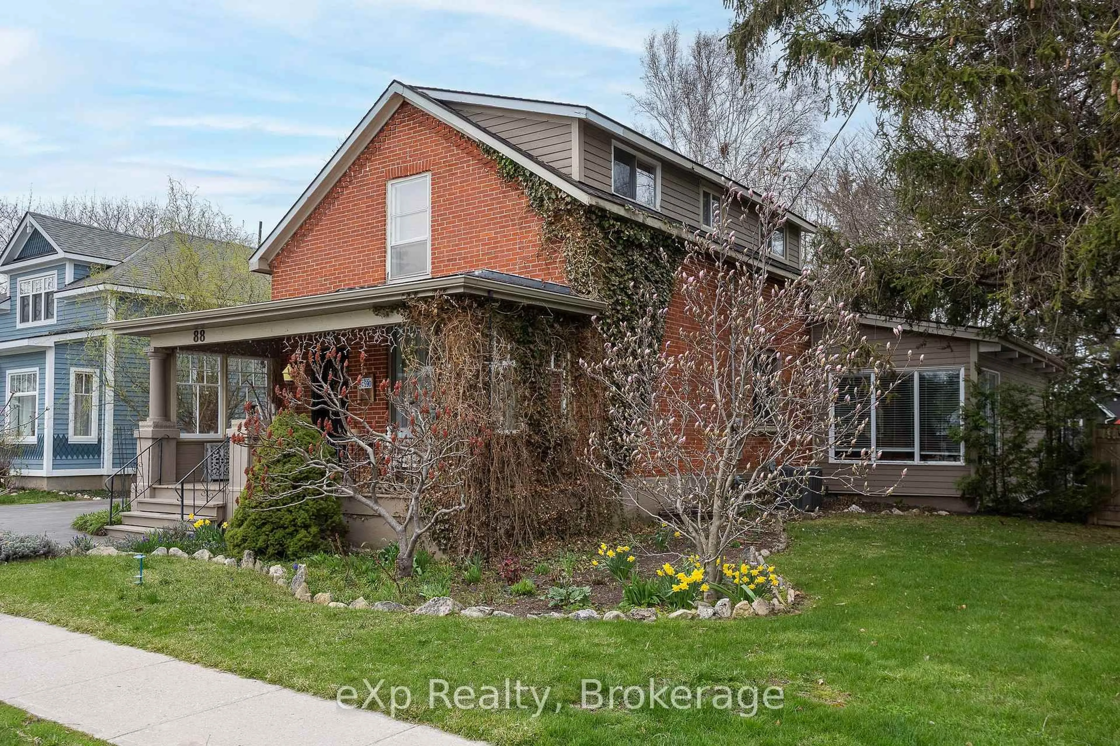 A pic from outside/outdoor area/front of a property/back of a property/a pic from drone, street for 88 Nelson St, Meaford Ontario N4L 1V1