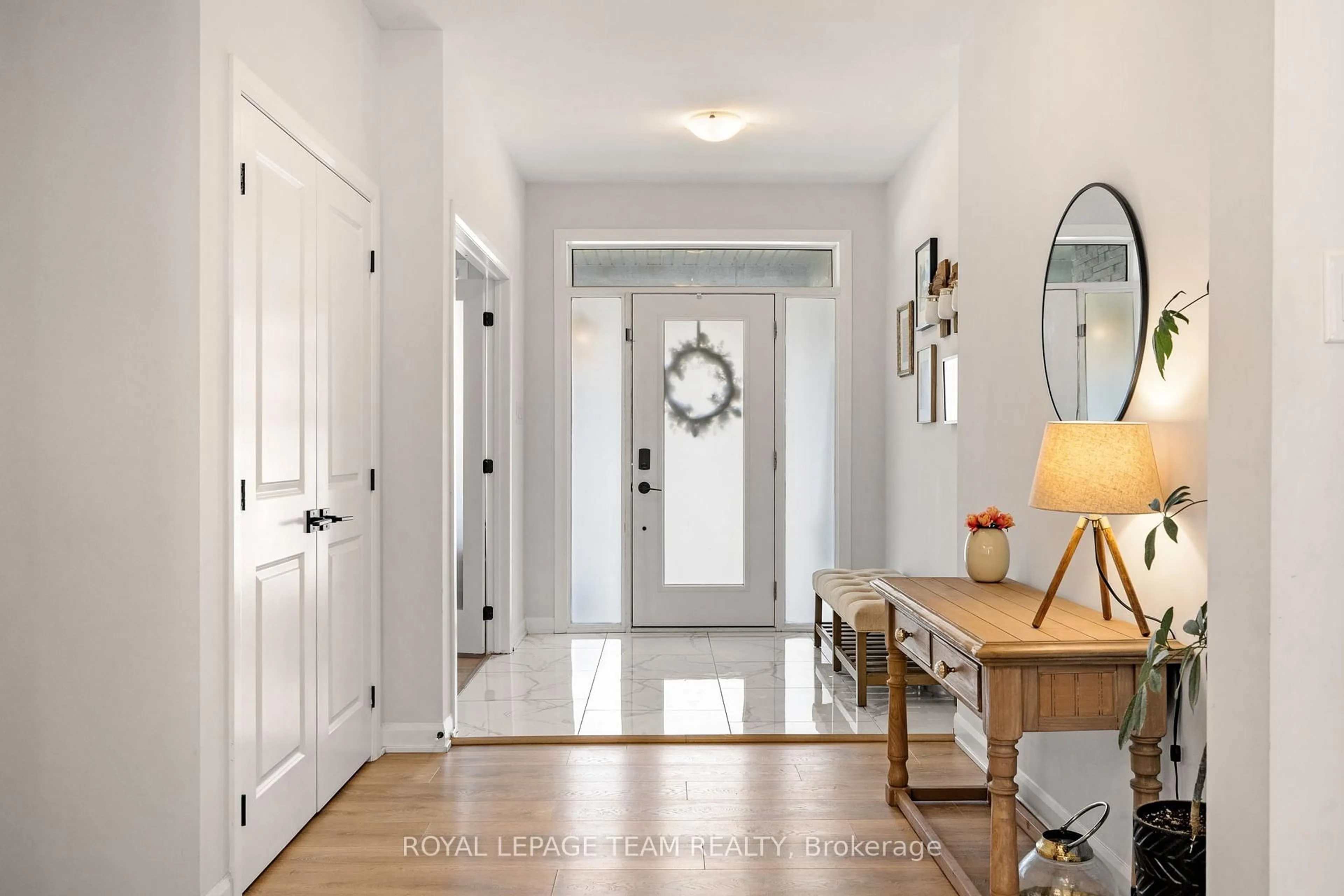 Indoor entryway for 98 RALPH ERFLE Way, Ottawa Ontario K2J 6W2