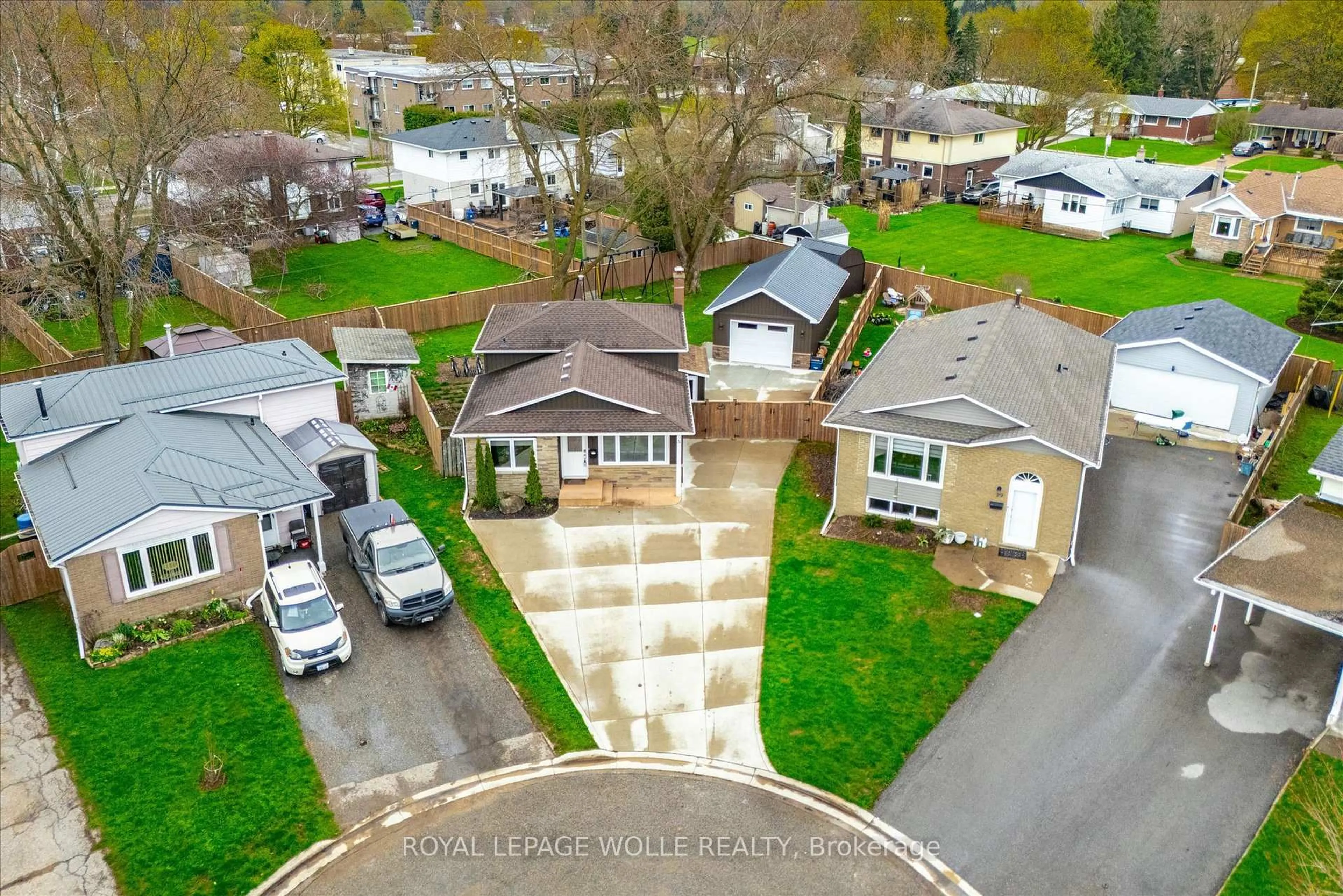 A pic from outside/outdoor area/front of a property/back of a property/a pic from drone, street for 31 ASPEN Cres, Woolwich Ontario N3B 1J7