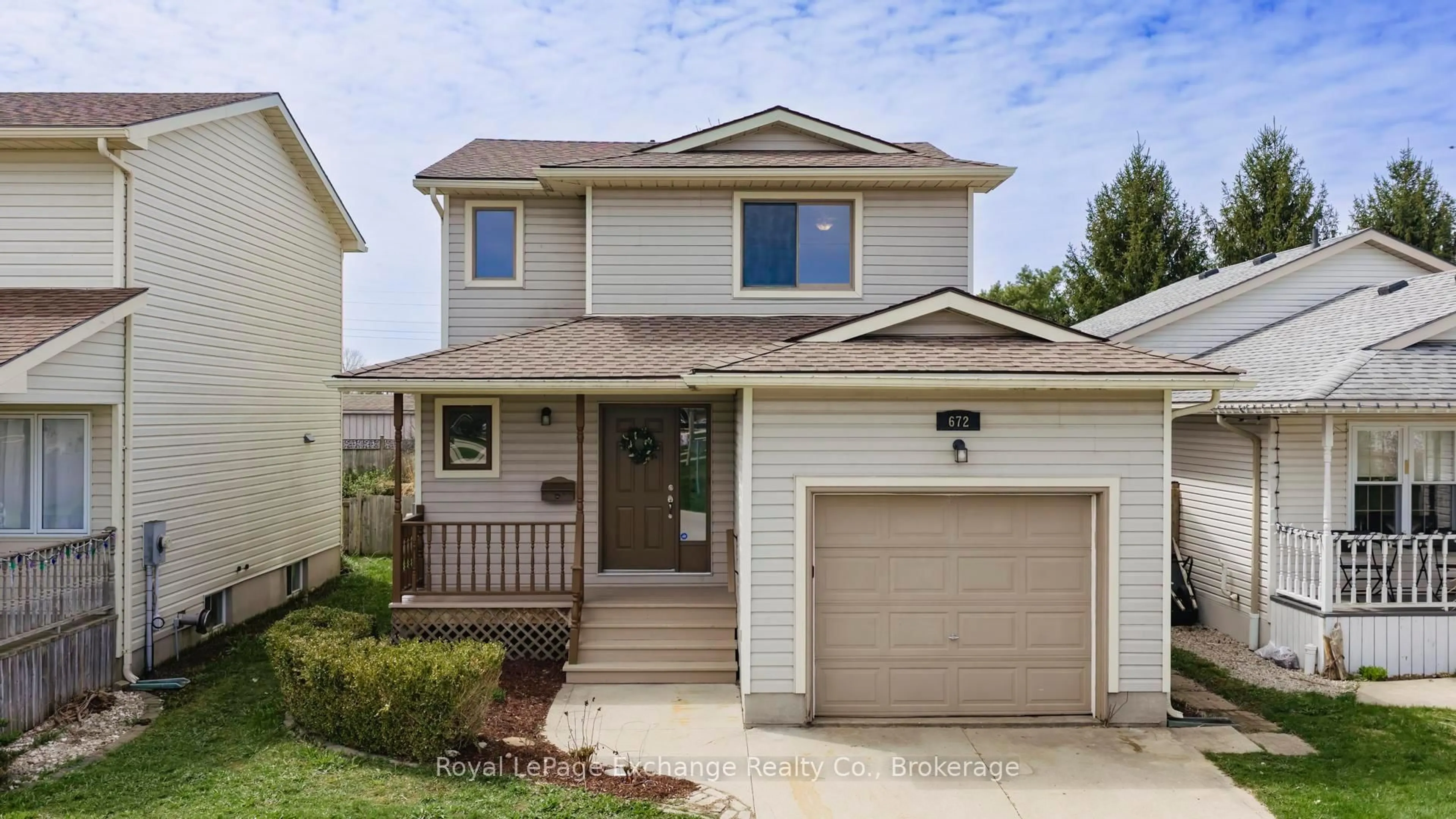 Home with vinyl exterior material, street for 672 Stewart Dr, Kincardine Ontario N2Z 3B3