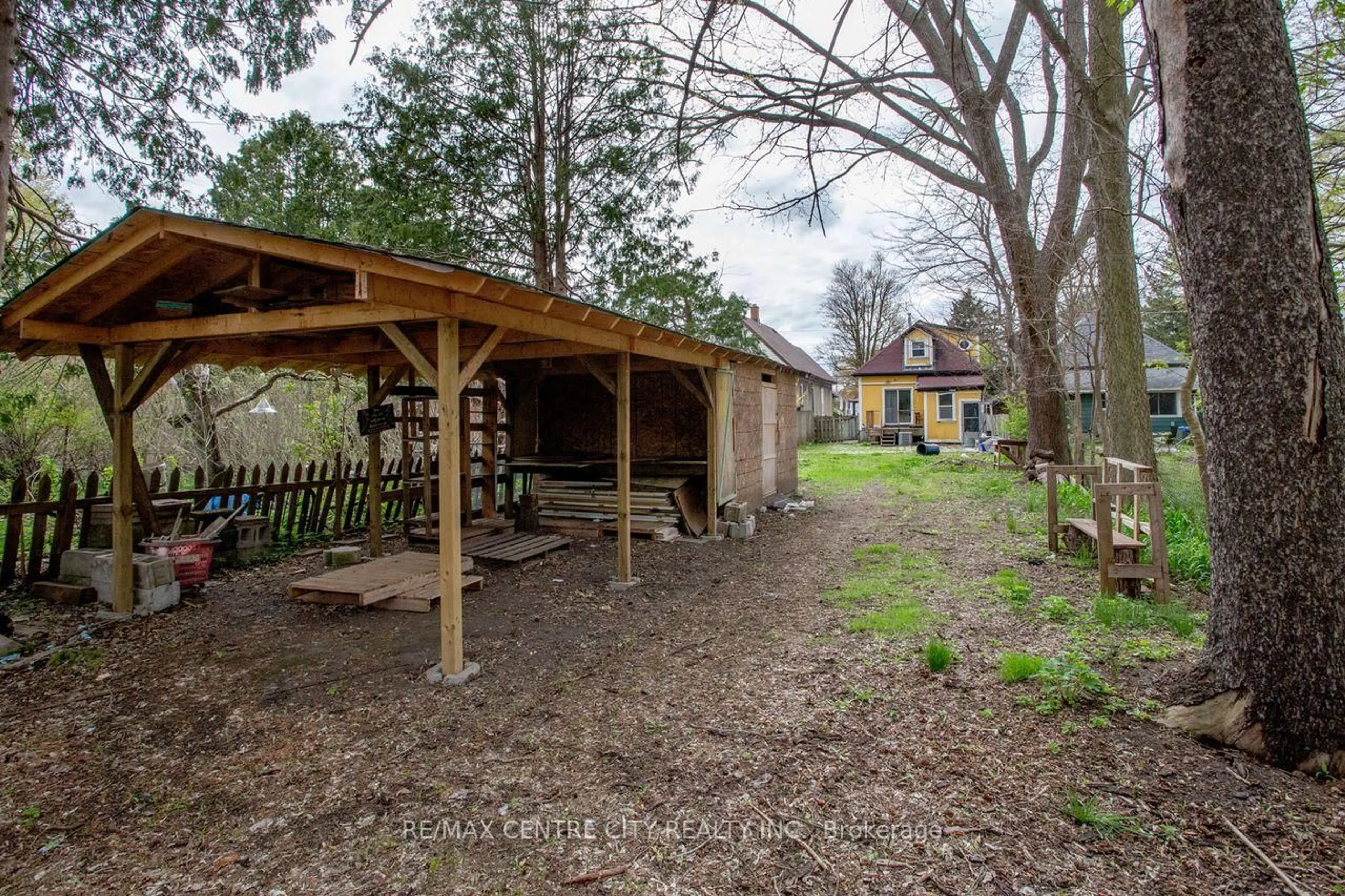Patio, street for 49 Wilson Ave, London North Ontario N6H 1X2