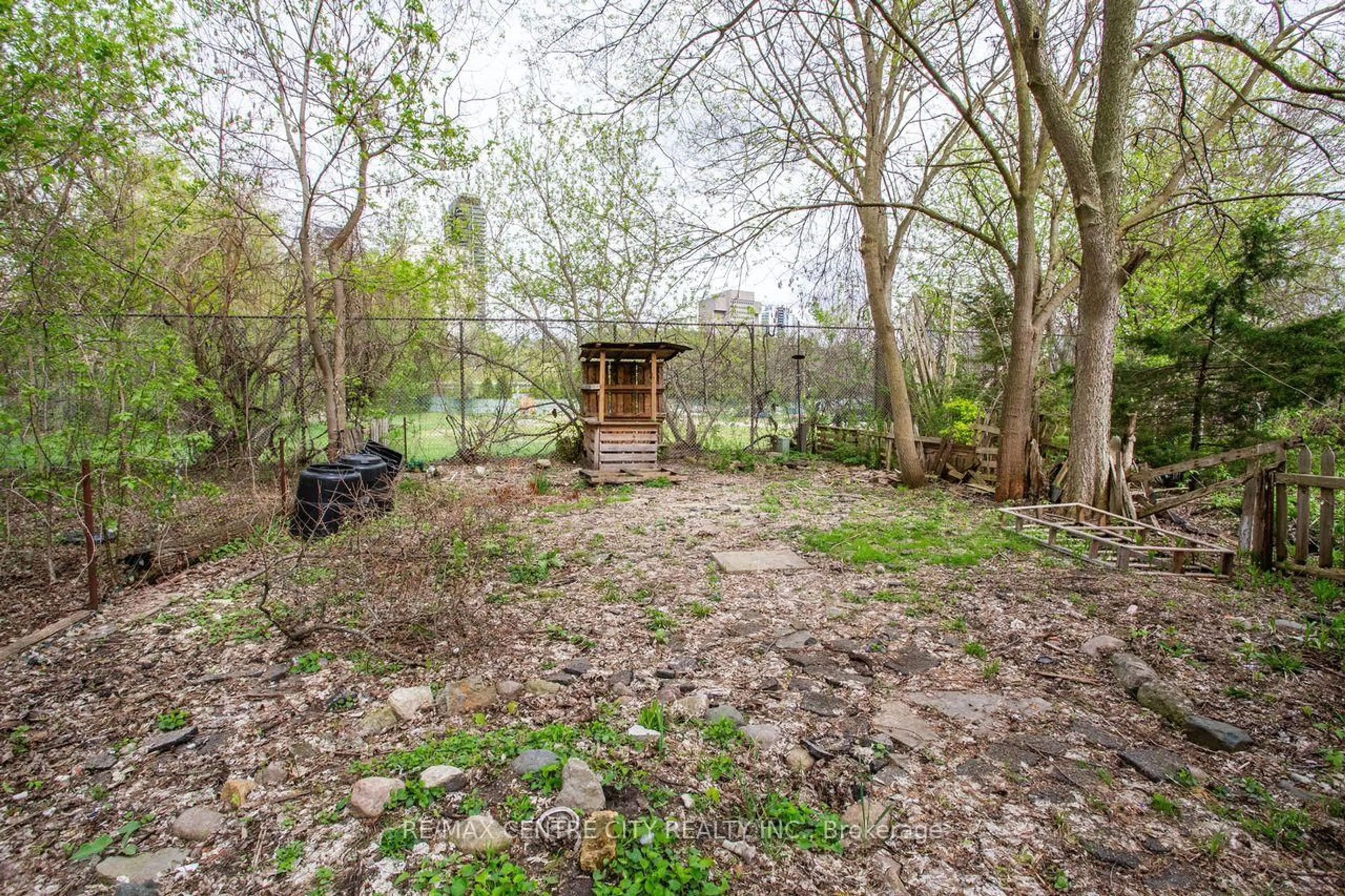 Shed for 49 Wilson Ave, London North Ontario N6H 1X2