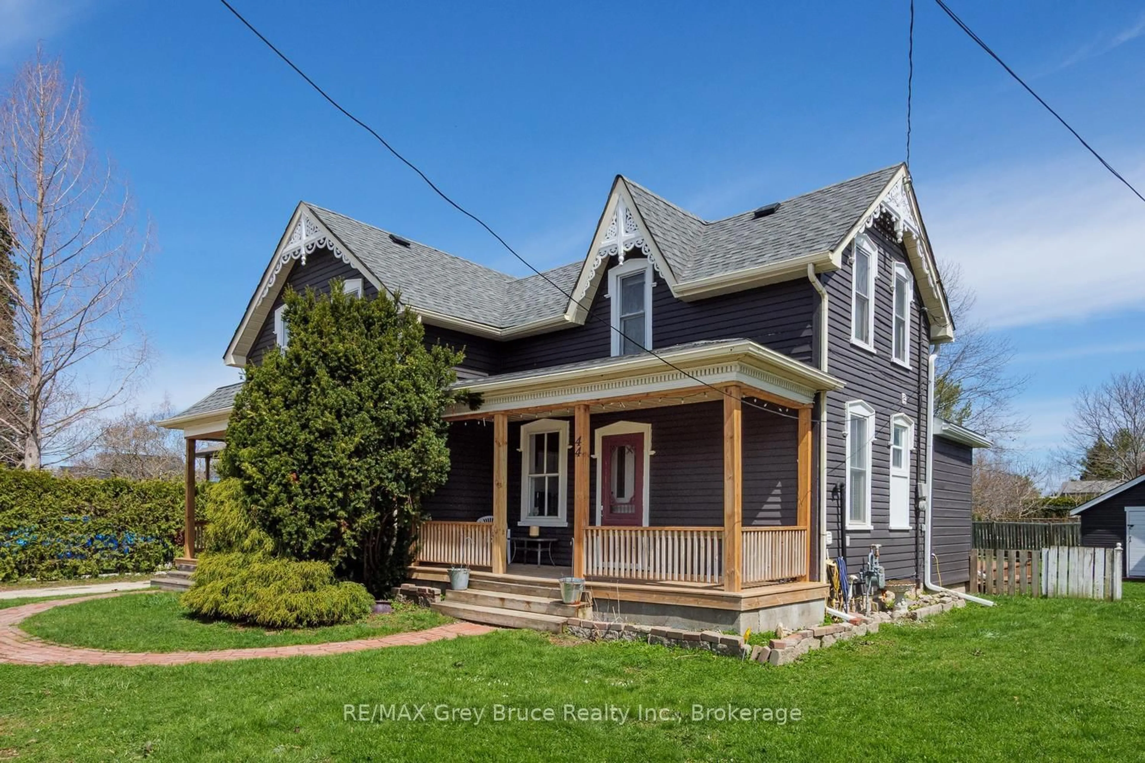 Home with vinyl exterior material, street for 44 Alice St, Blue Mountains Ontario N0H 2P0