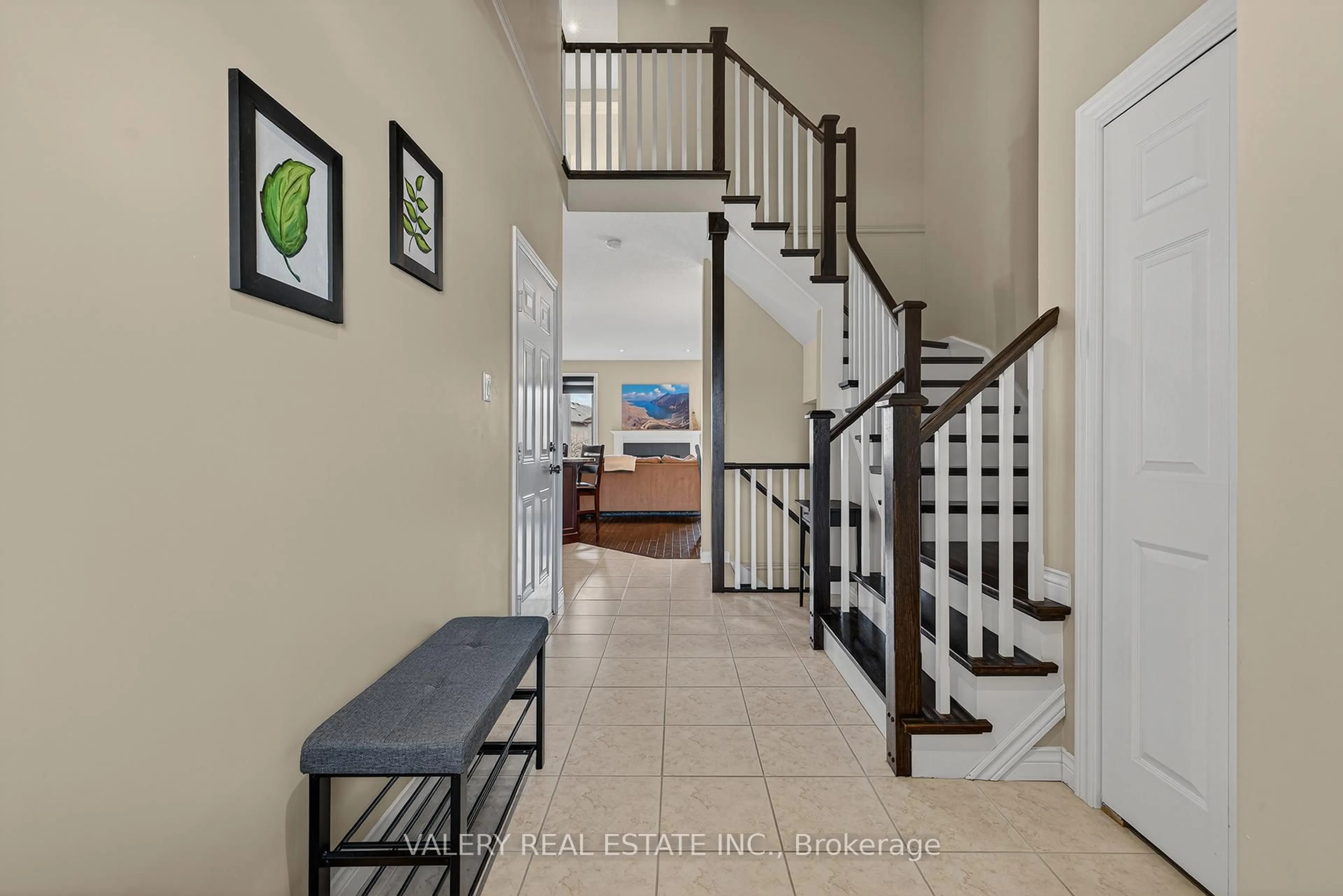 Indoor entryway for 91 Townsend Dr, Woolwich Ontario N0B 1M0