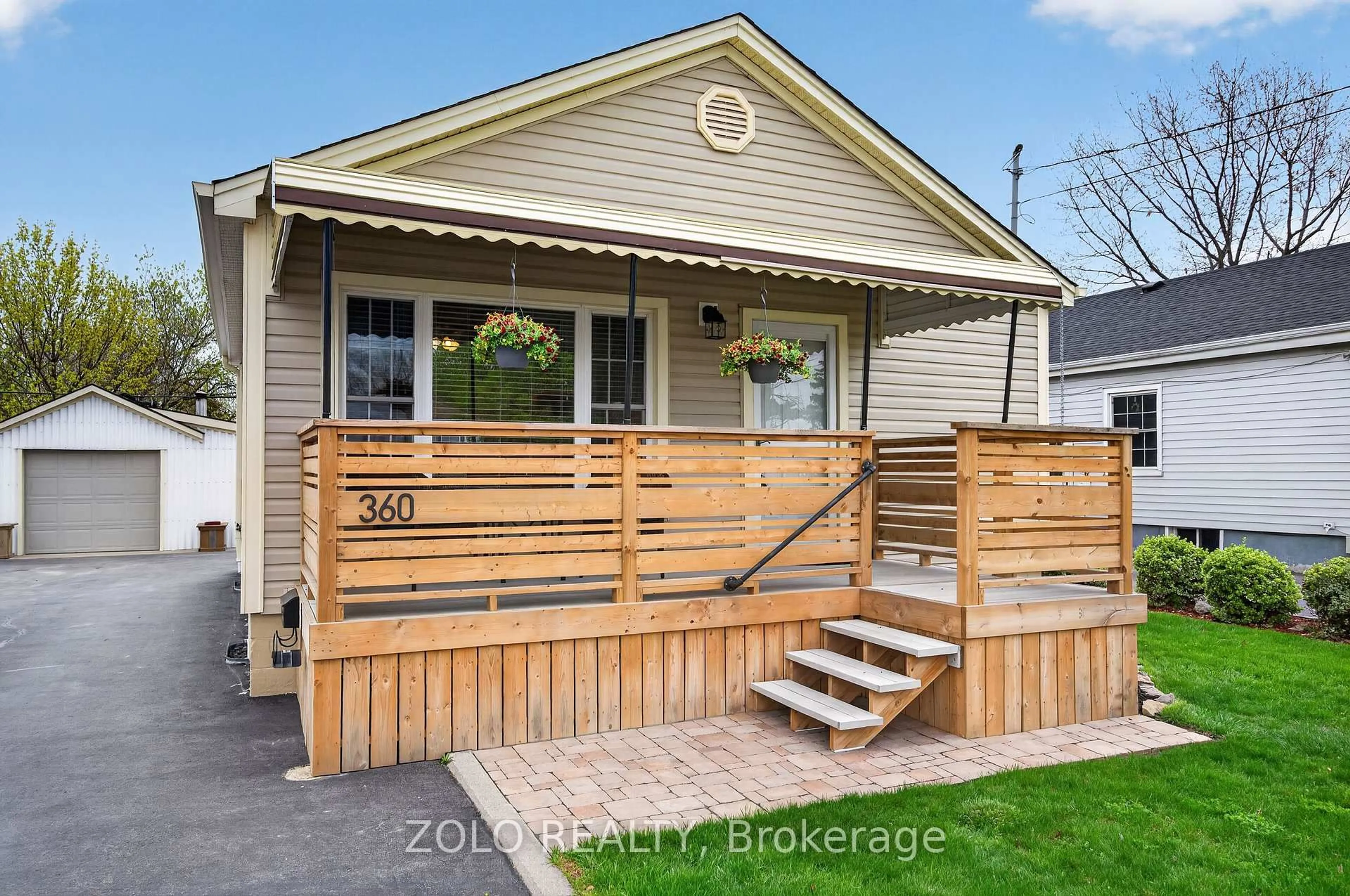 Home with vinyl exterior material, street for 360 Talbot St, Hamilton Ontario L8H 6T4