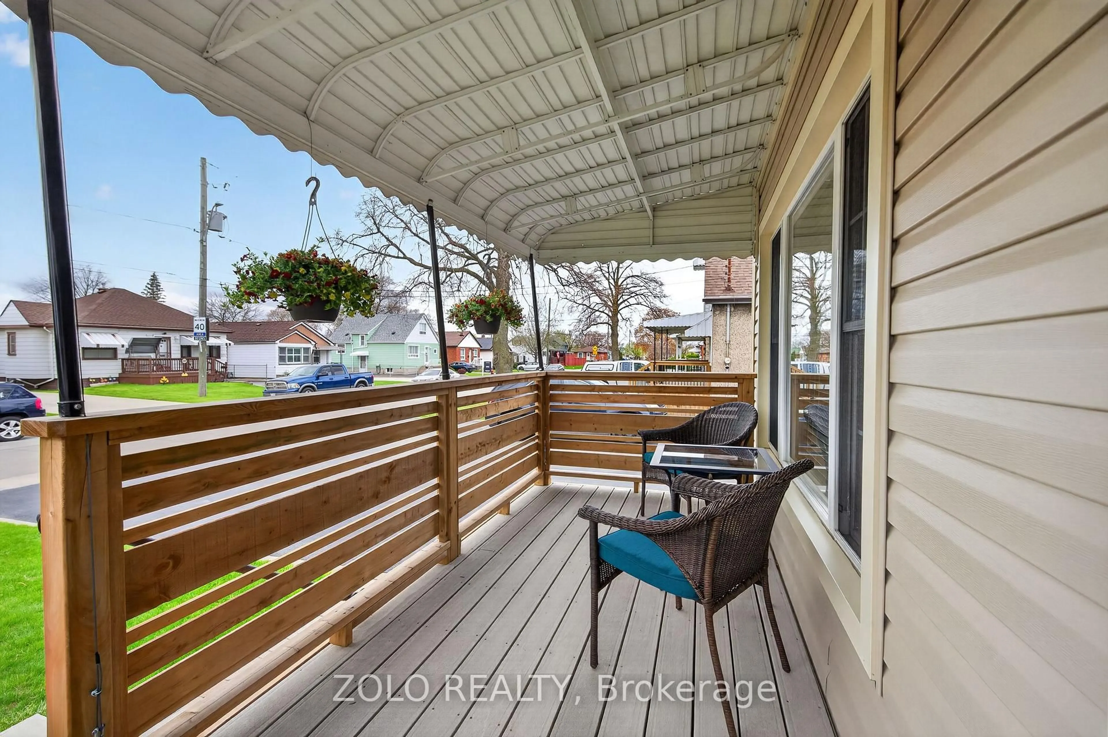 Patio, street for 360 Talbot St, Hamilton Ontario L8H 6T4