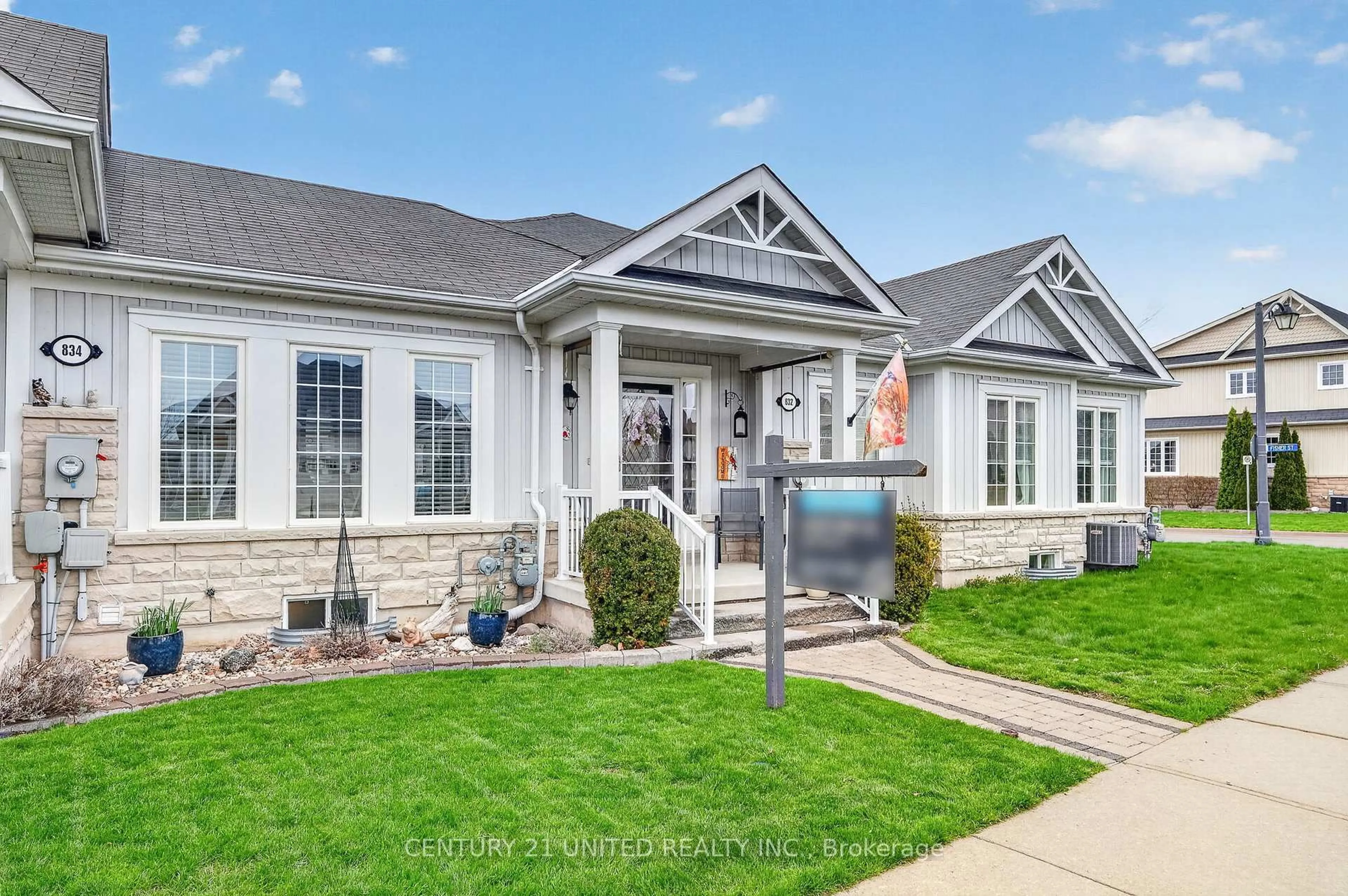Home with vinyl exterior material, street for 832 Leslie St, Cobourg Ontario K9A 0H2