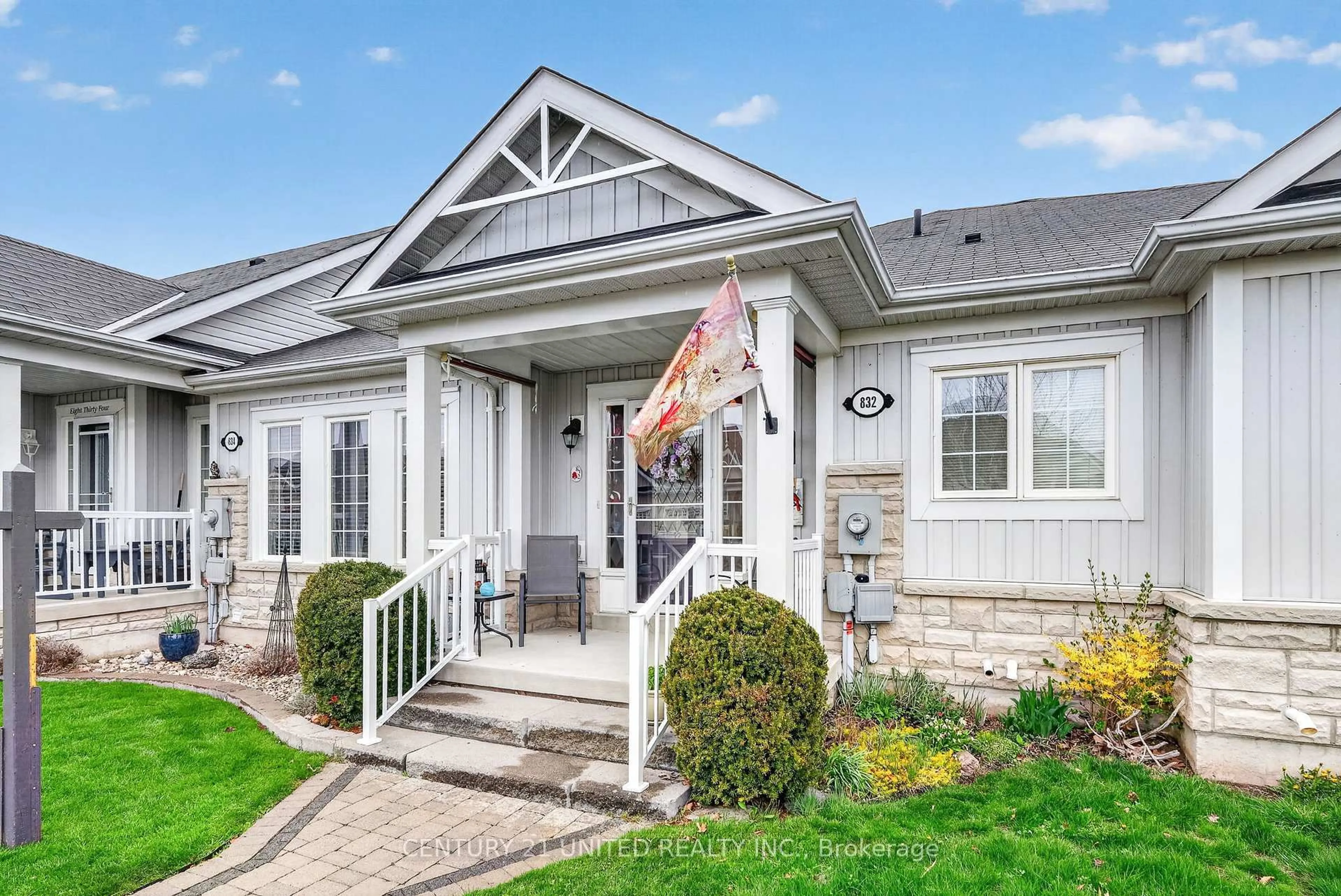 Home with vinyl exterior material, street for 832 Leslie St, Cobourg Ontario K9A 0H2