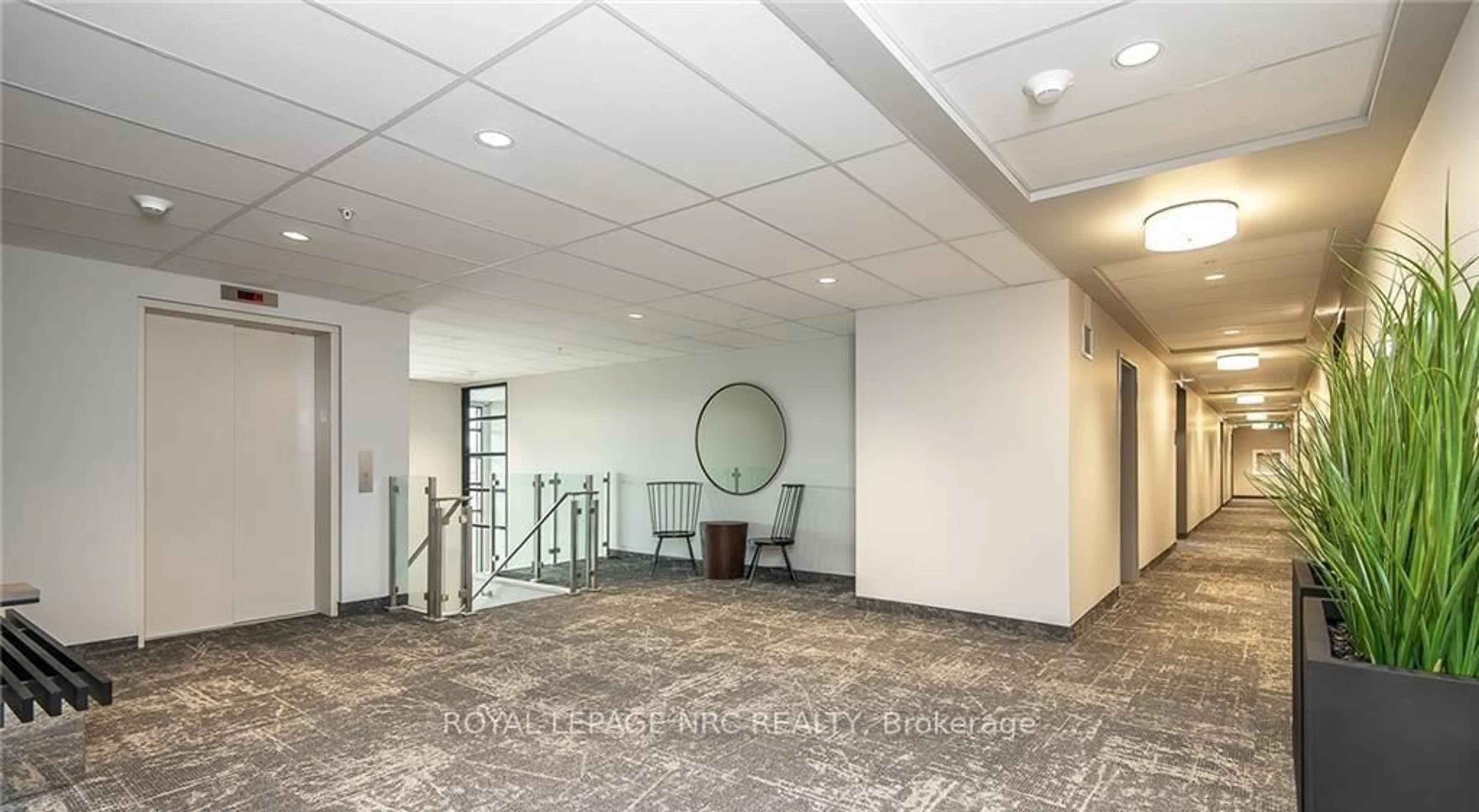 Indoor foyer for 120 Summersides Blvd #300, Pelham Ontario L3E 0C2