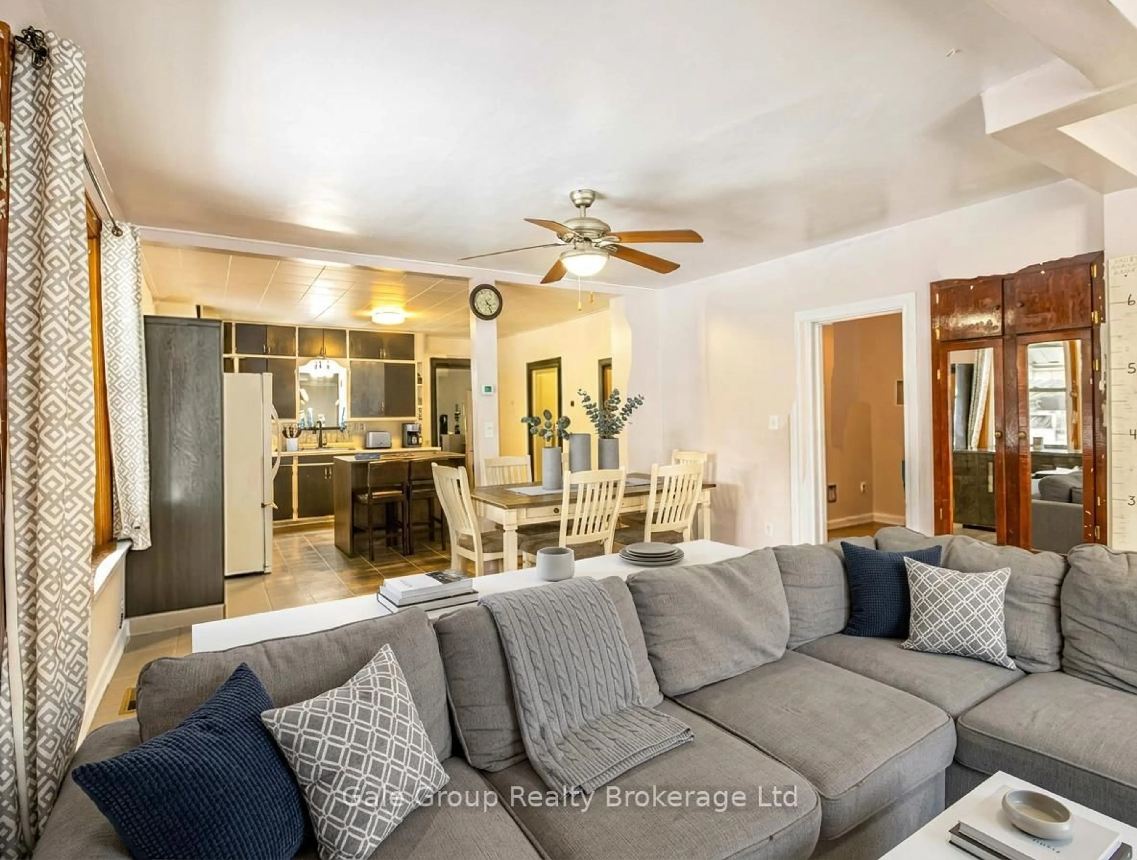 Living room with furniture, unknown for 839 Dufferin St, Woodstock Ontario N4S 1Y8