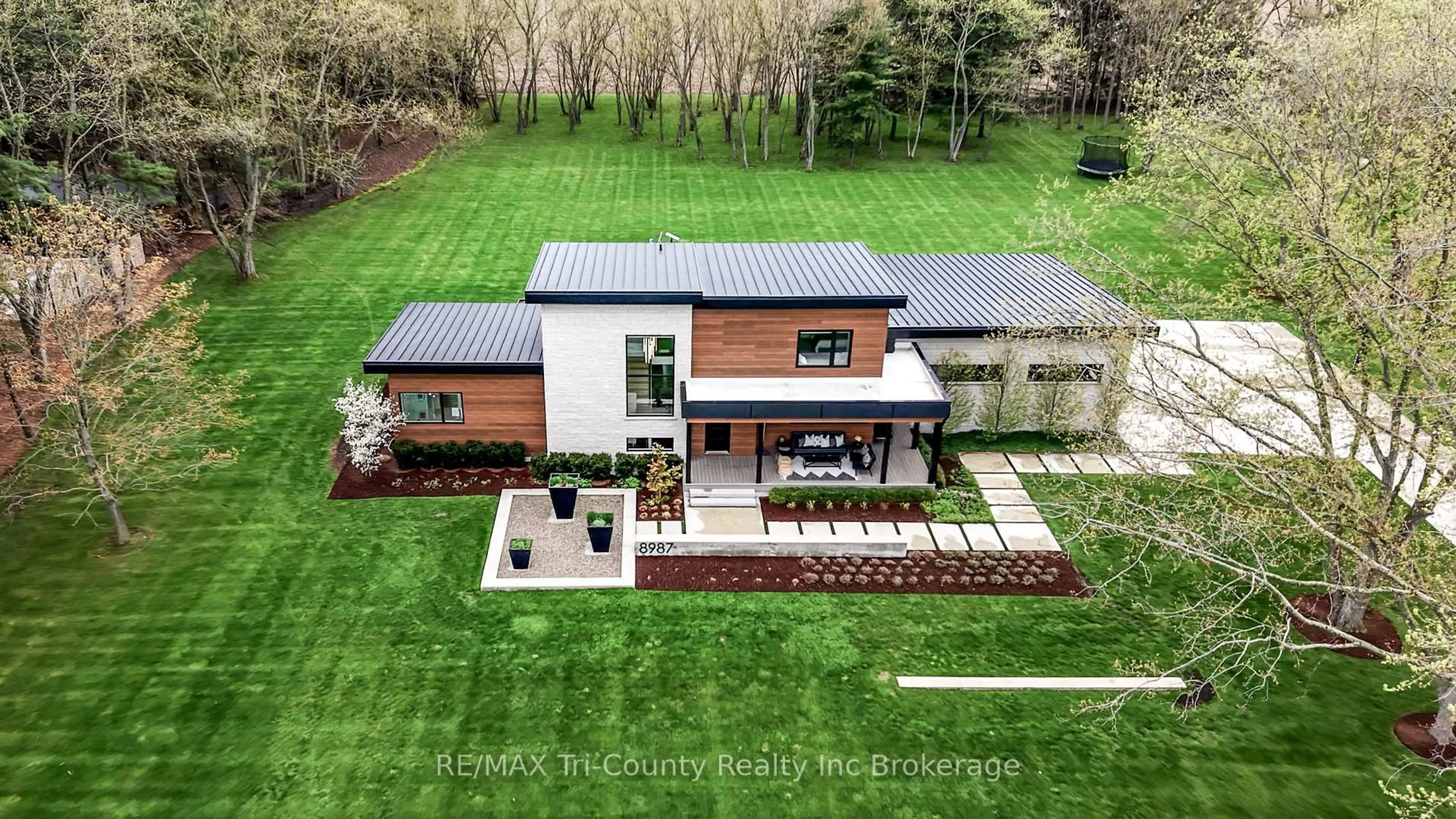A pic from outside/outdoor area/front of a property/back of a property/a pic from drone, unknown for 8987 Powers Rd, Central Elgin Ontario N5P 3S7