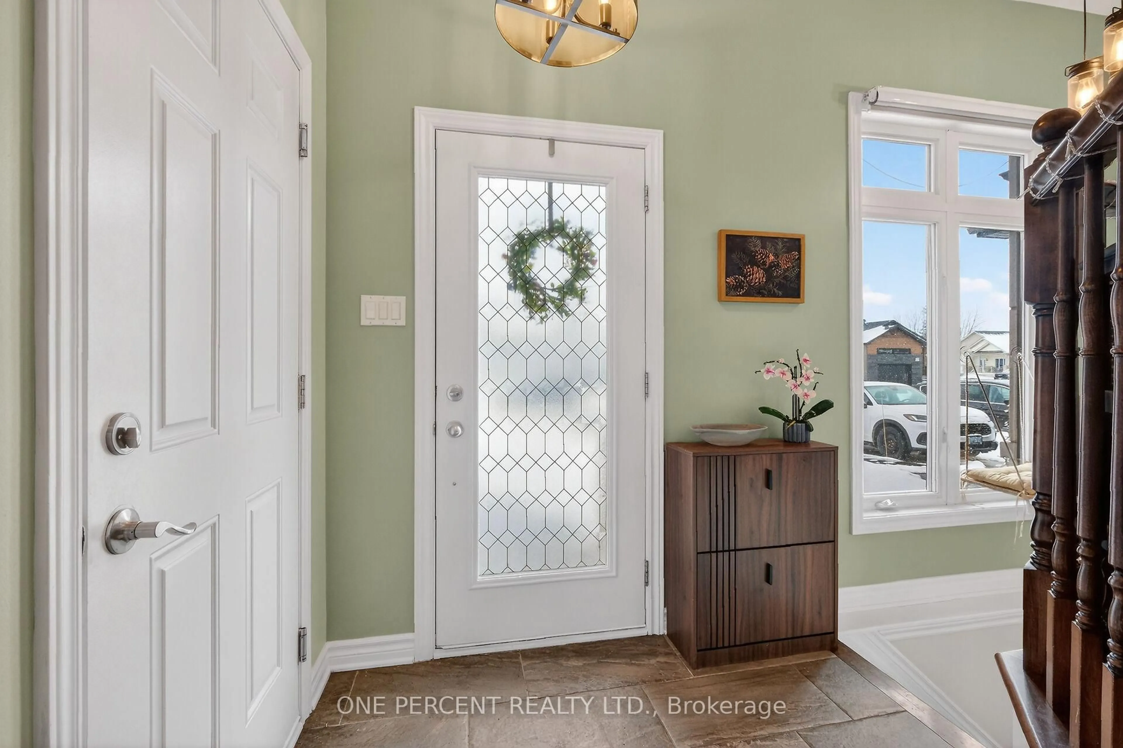 Indoor entryway for 210 Trillium Circ, Alfred and Plantagenet Ontario K0A 3K0