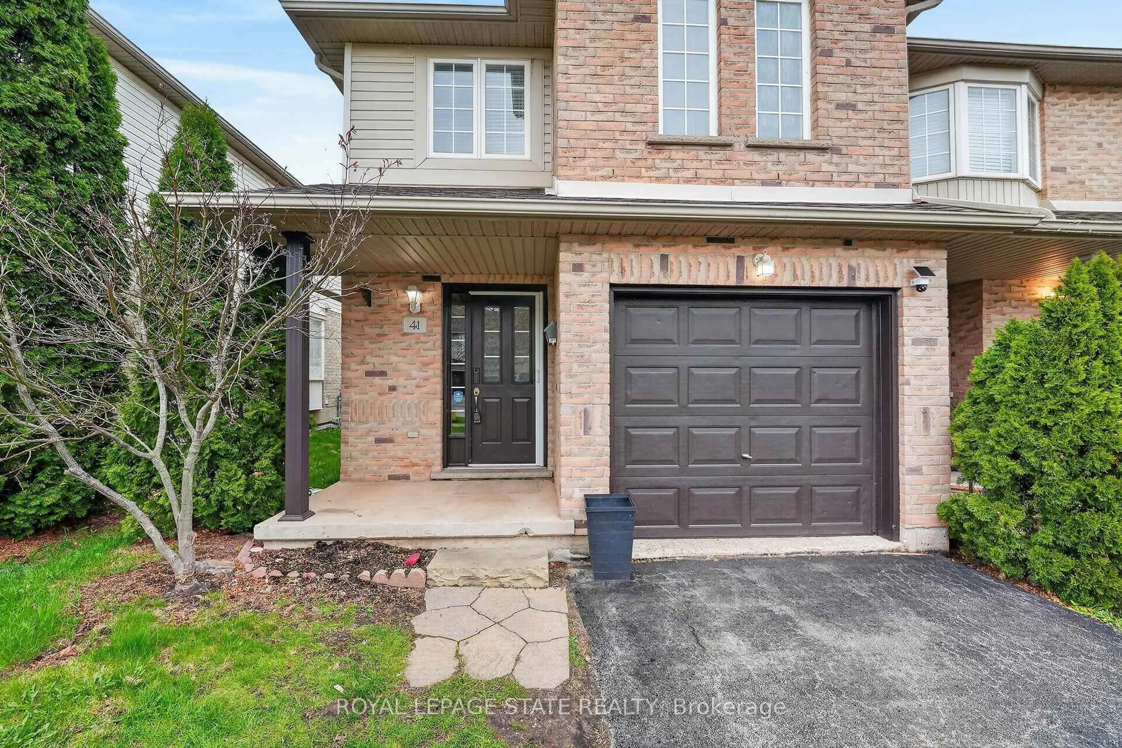 Home with brick exterior material, street for 41 Kenyon Cres, Grimsby Ontario L3M 5P3