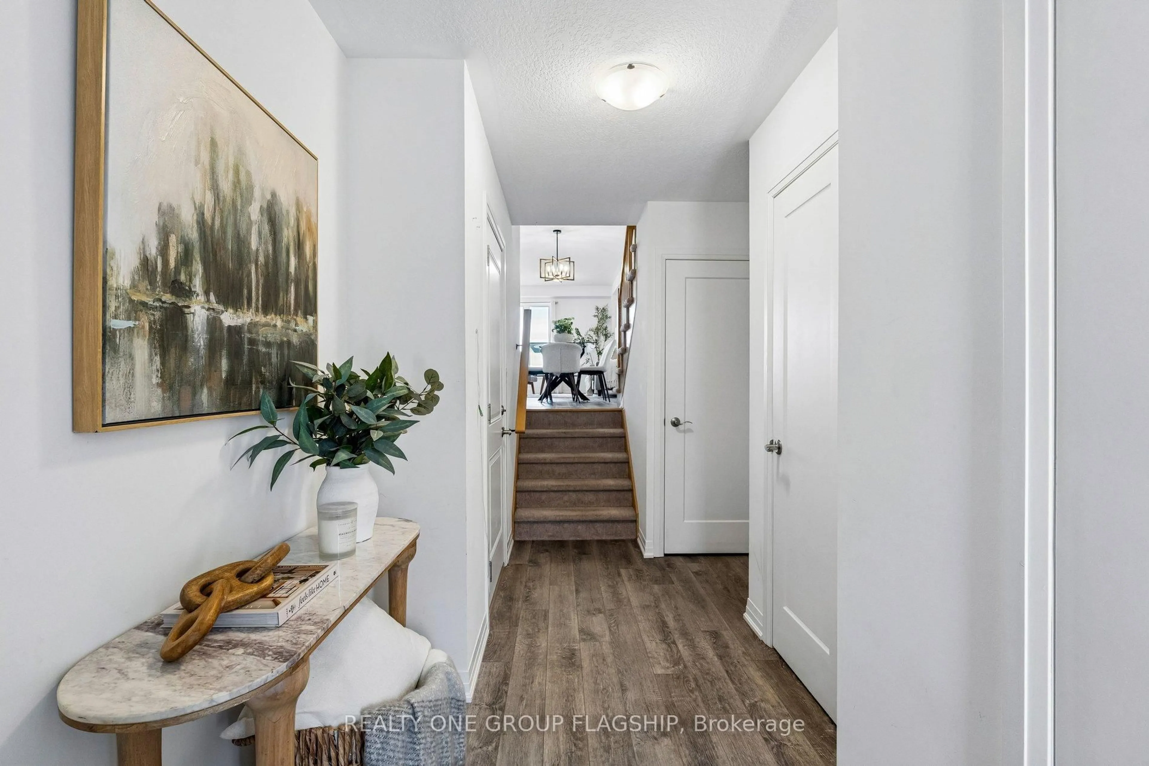 Indoor entryway for 110 Laguna Village Cres, Hamilton Ontario L0R 1P0