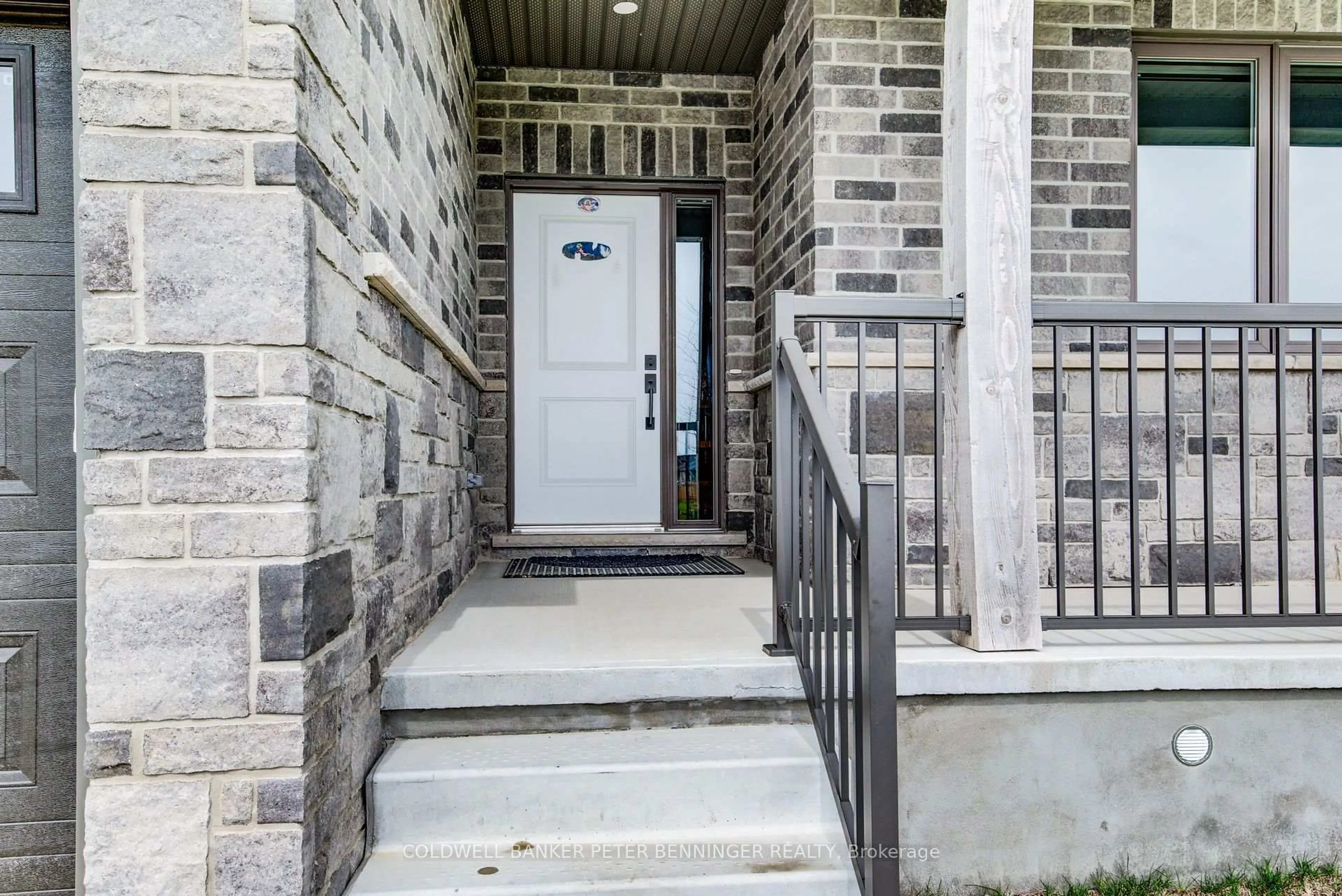 Indoor entryway for 625 Winchester Ave, North Perth Ontario N4W 0J9