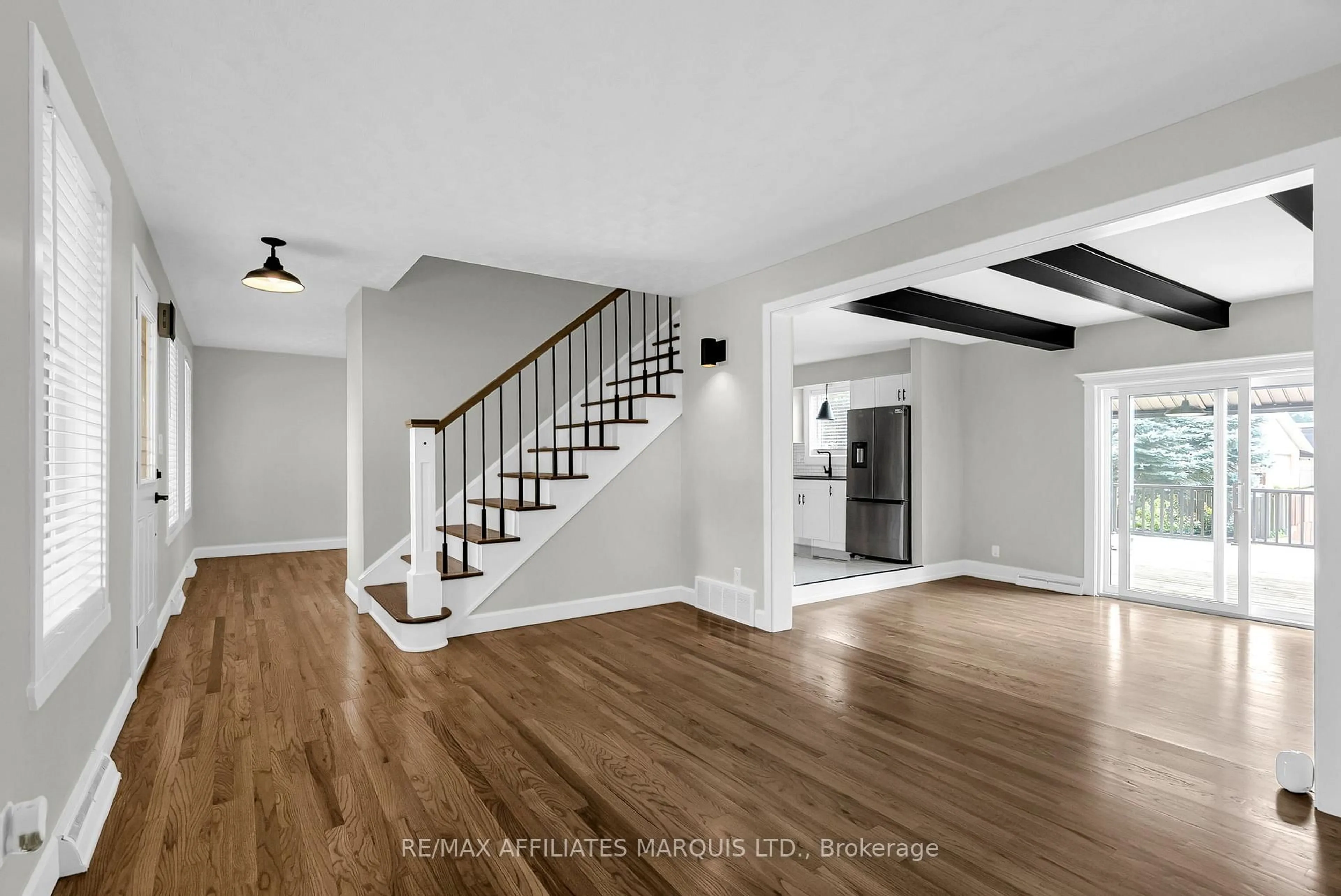 Indoor entryway for 1936 Concorde Ave, Cornwall Ontario K6H 6M7