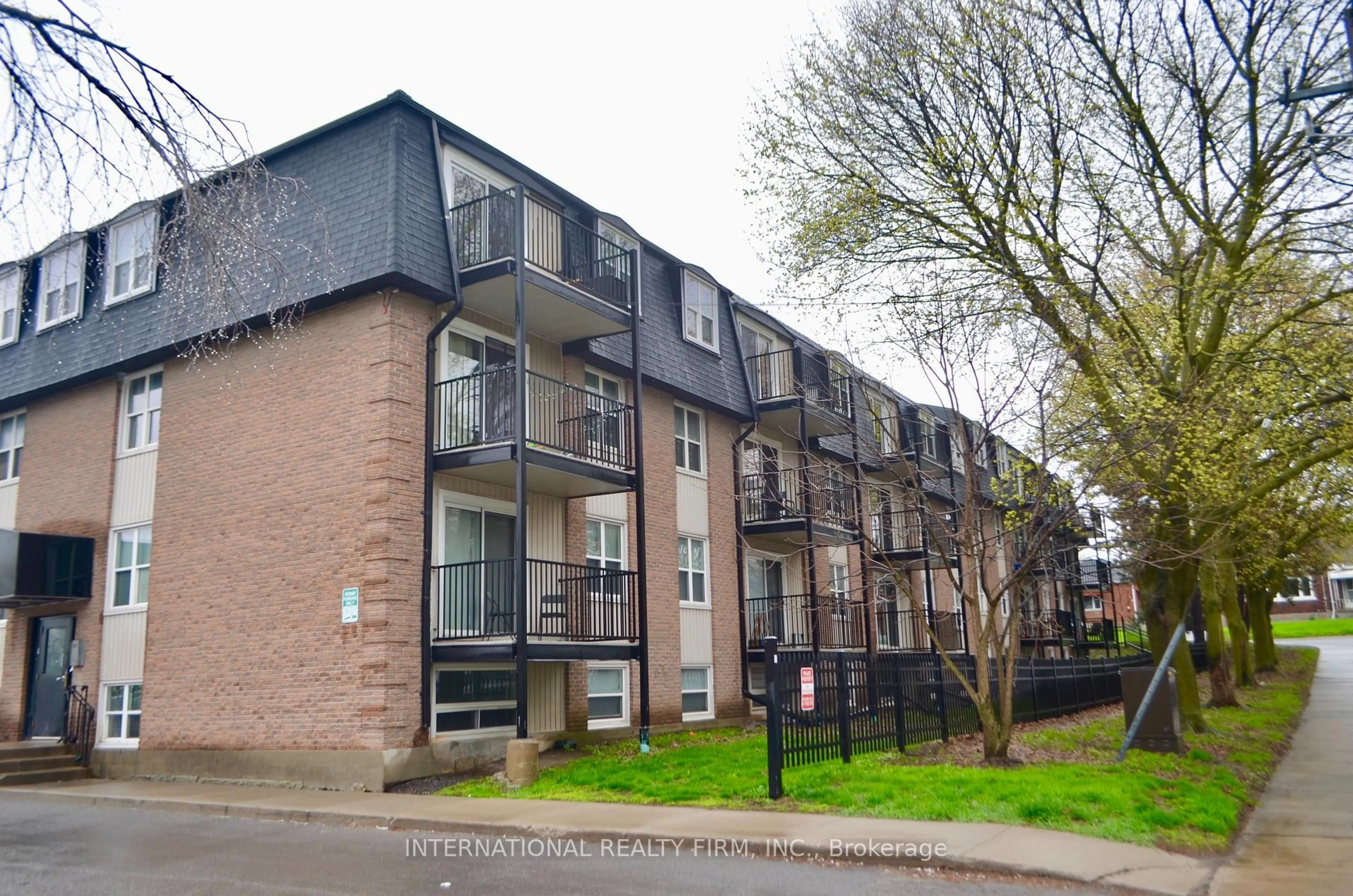 A pic from outside/outdoor area/front of a property/back of a property/a pic from drone, street for 25 College St #407, Belleville Ontario K8P 2E3