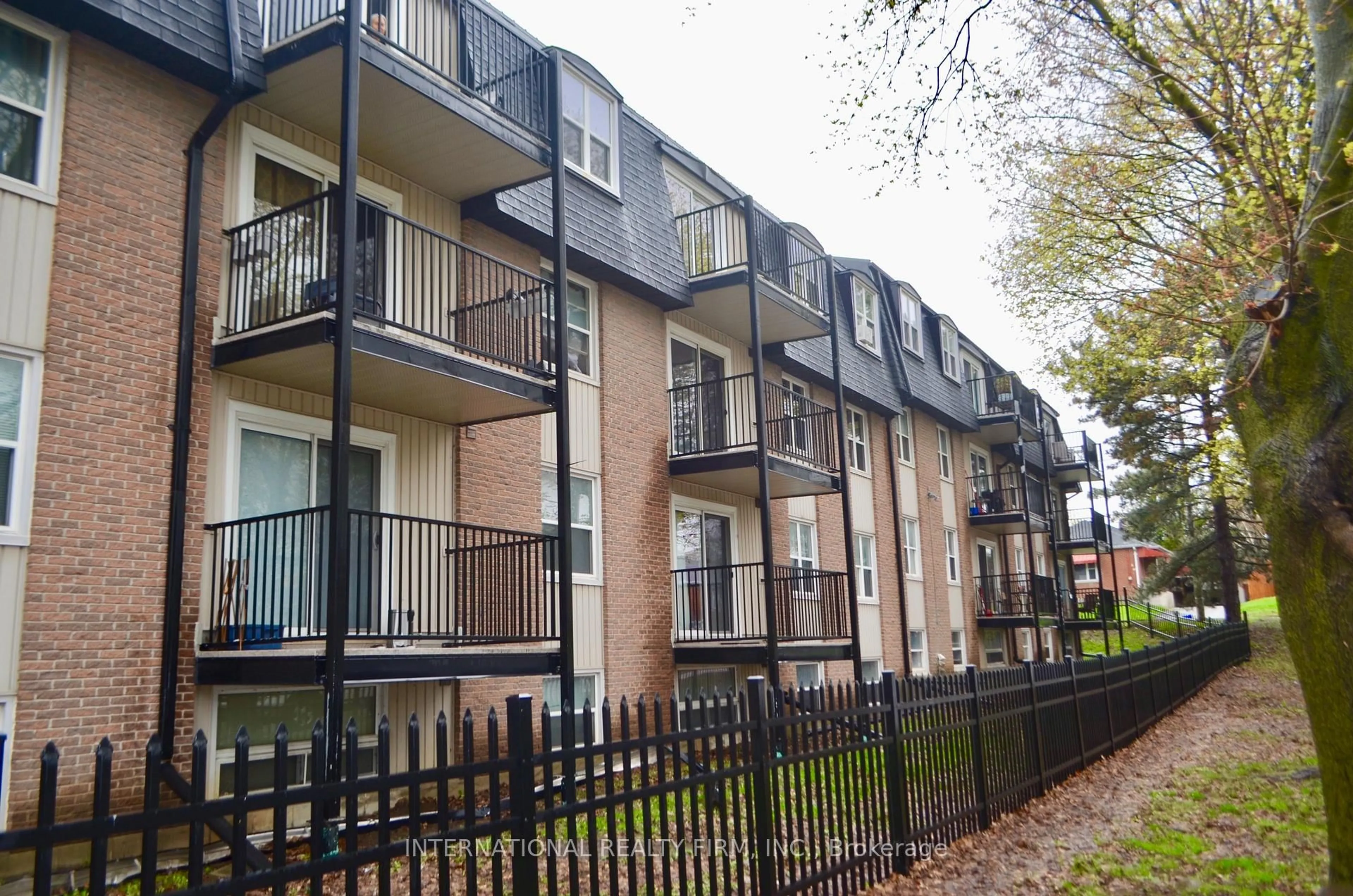 Unknown for 25 College St #407, Belleville Ontario K8P 2E3