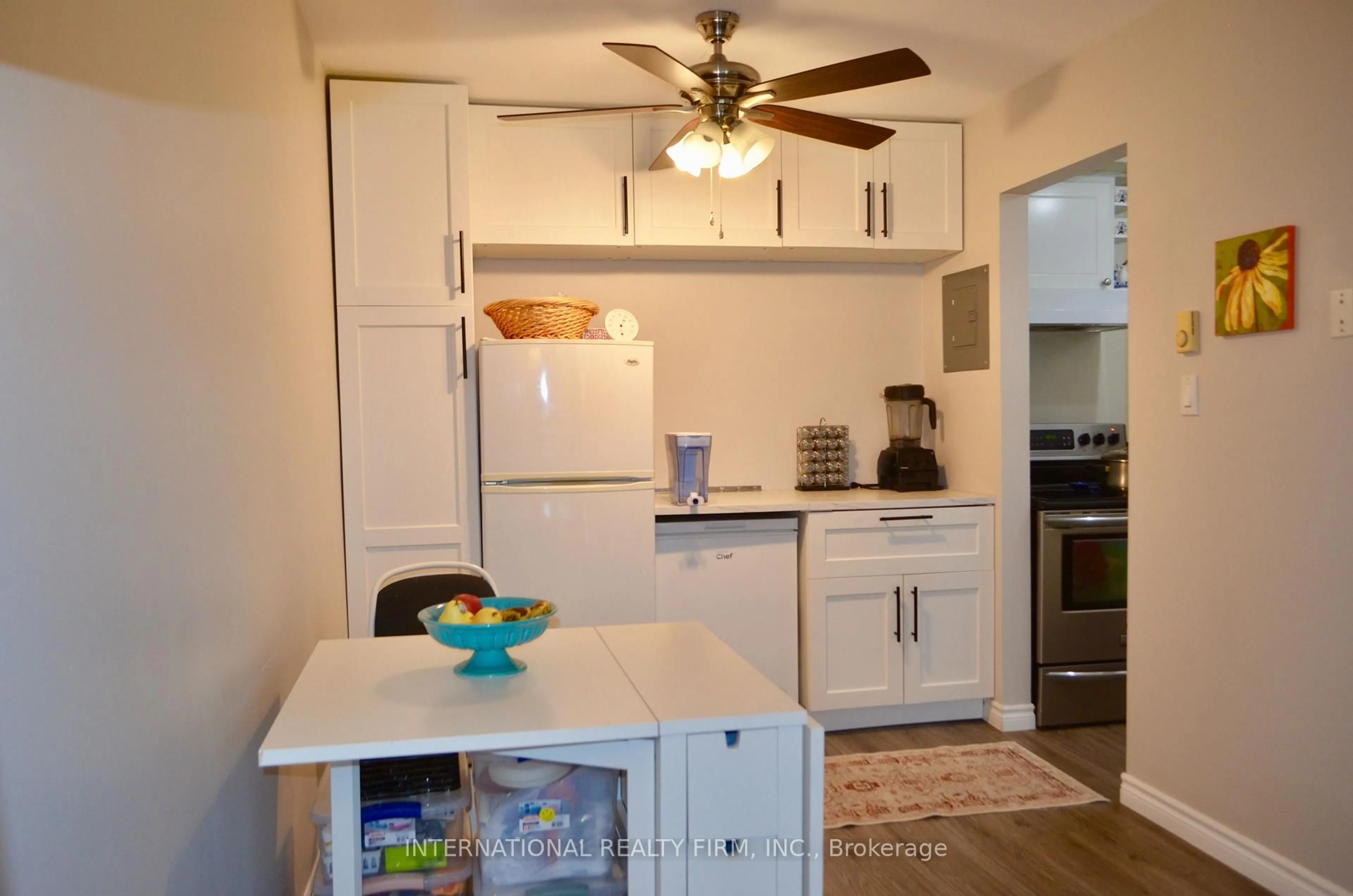 Unknown for 25 College St #407, Belleville Ontario K8P 2E3