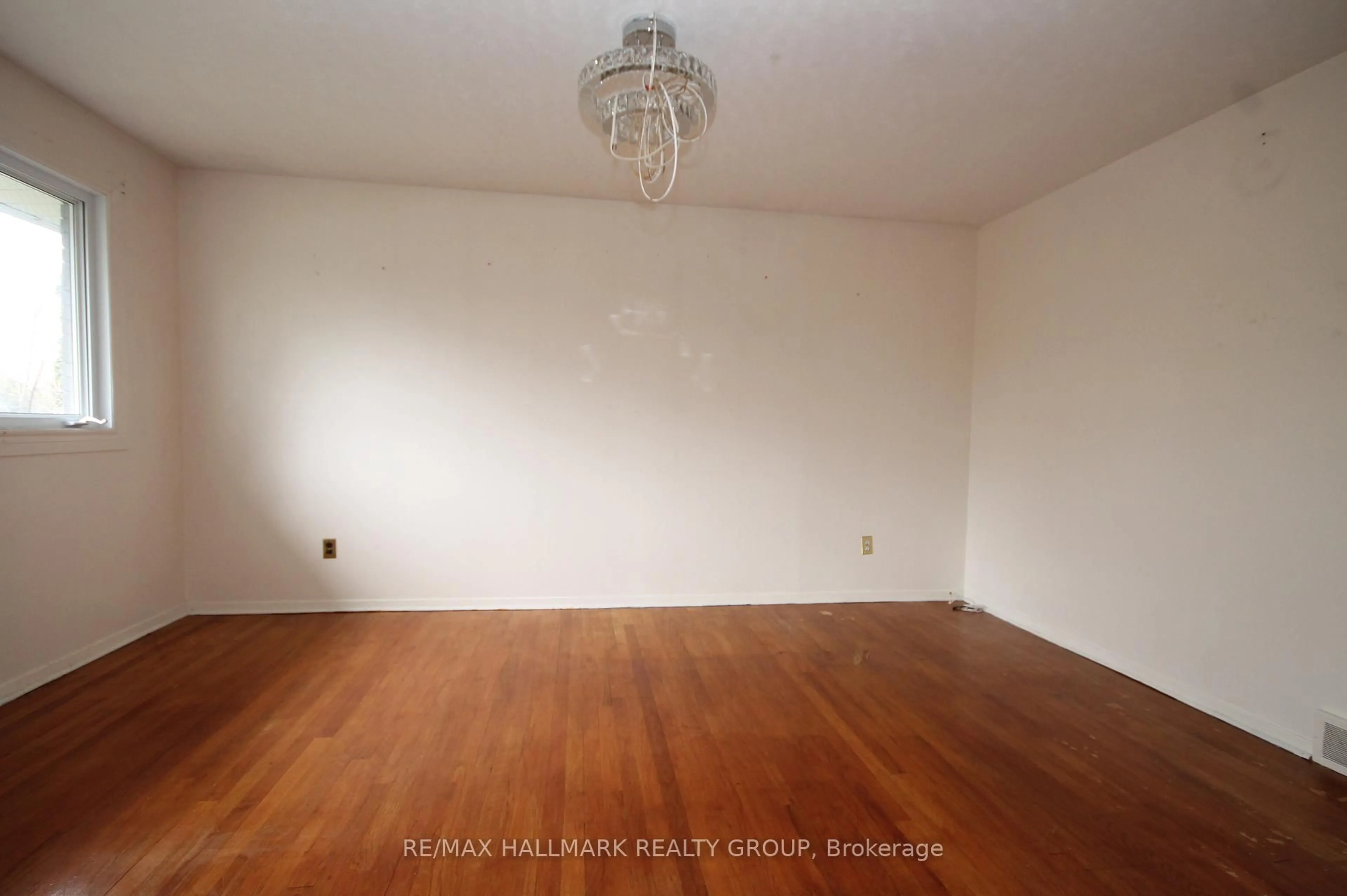 A pic of a room for 461 Lawson Ave, Ottawa Ontario K1K 1R4