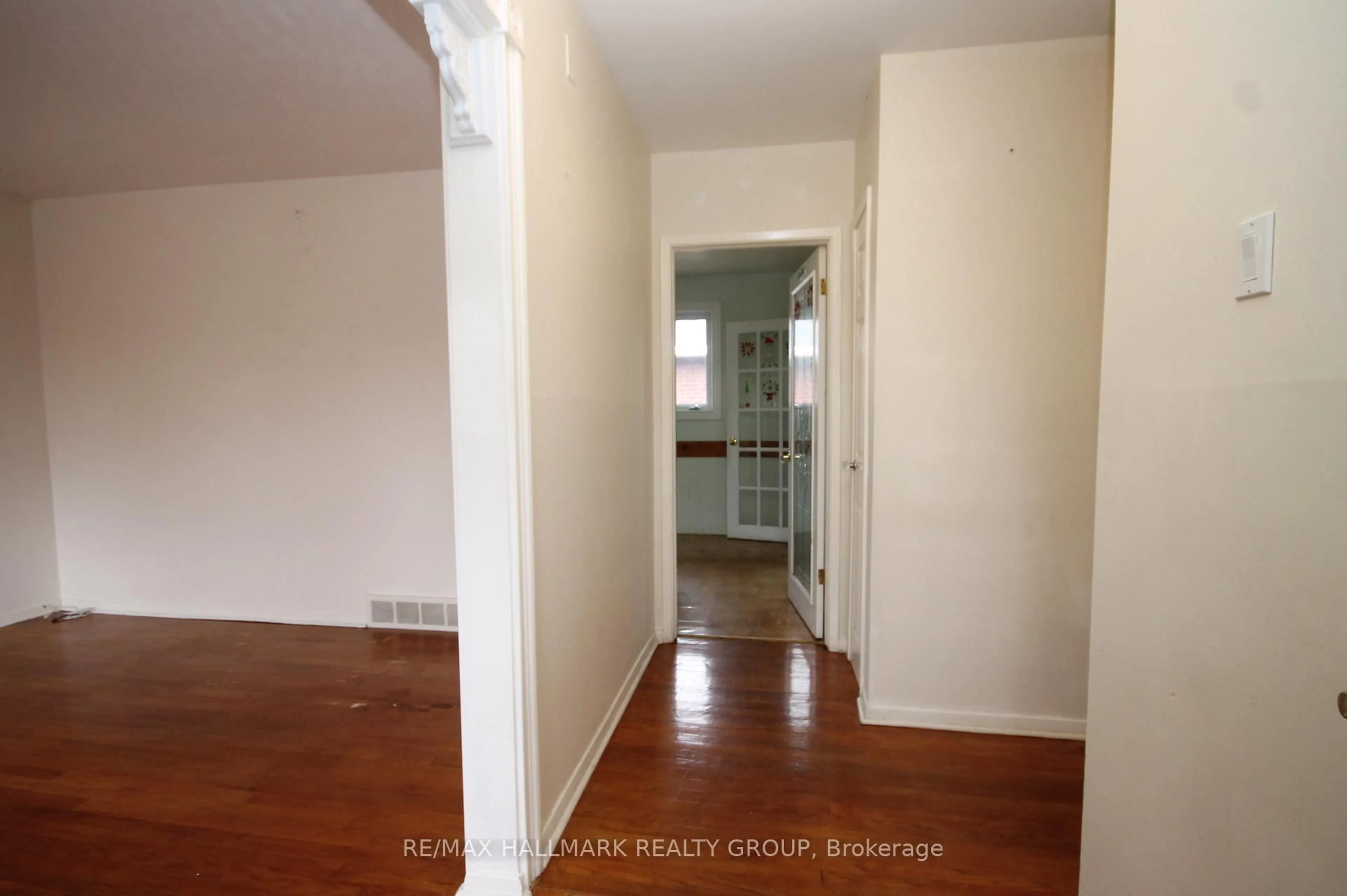 Unknown for 461 Lawson Ave, Ottawa Ontario K1K 1R4