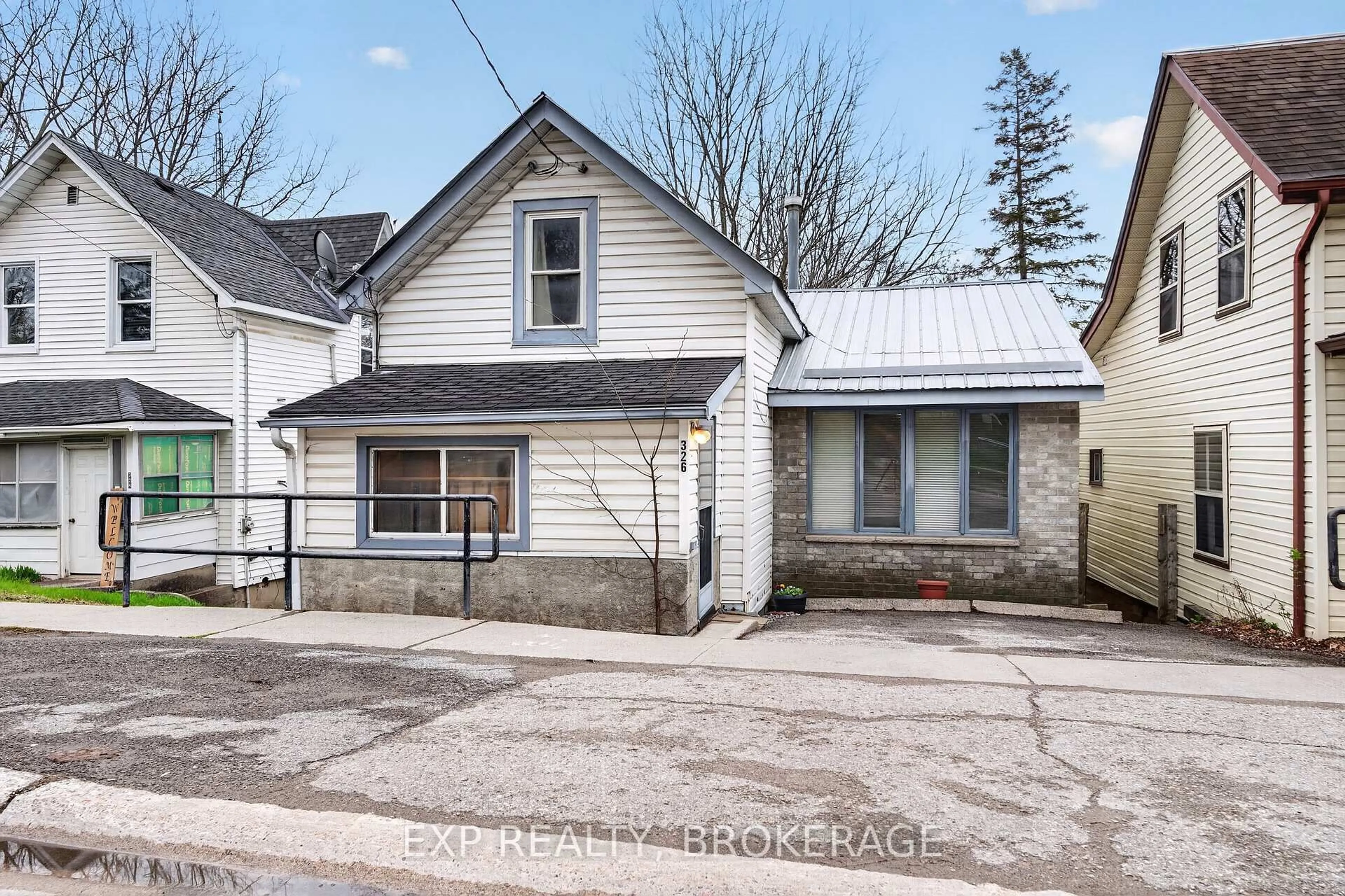A pic from outside/outdoor area/front of a property/back of a property/a pic from drone, street for 326 DUNDAS St, Deseronto Ontario K0K 1X0